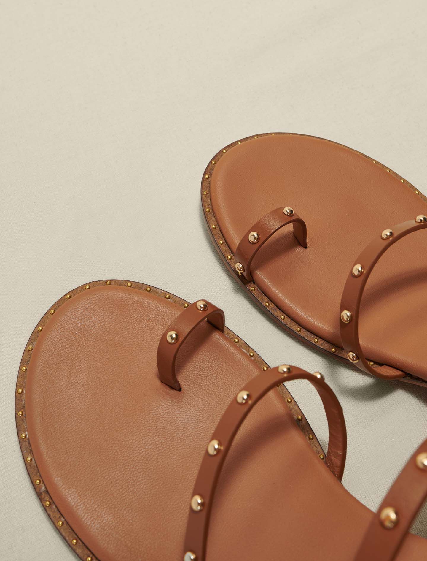 Leren sandalen met bandjes en studs - Camel