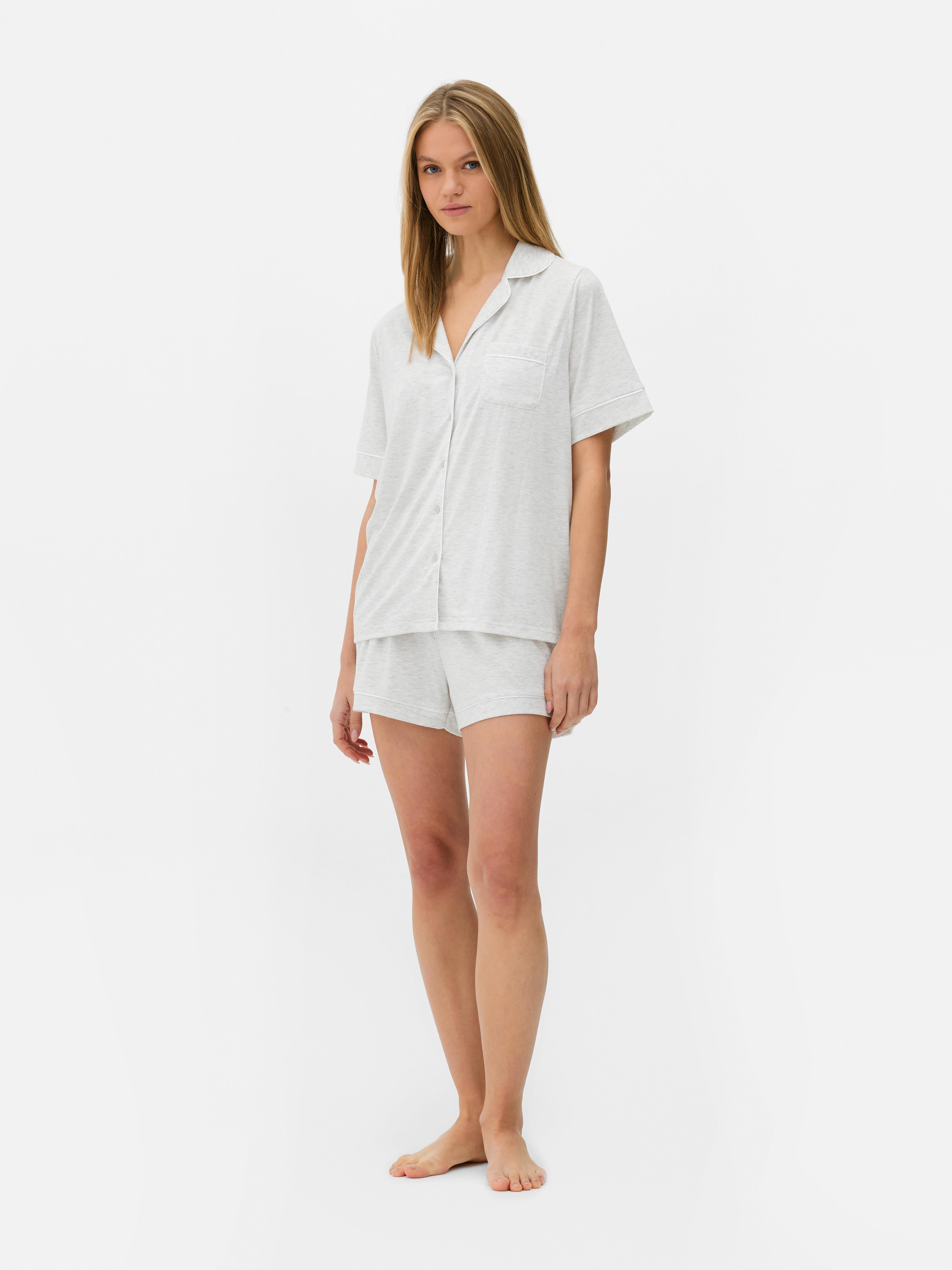 Pijama scurtă din jerseu O pijama cu un tricou cu mânecă scurtă și pantaloni scurți asortați