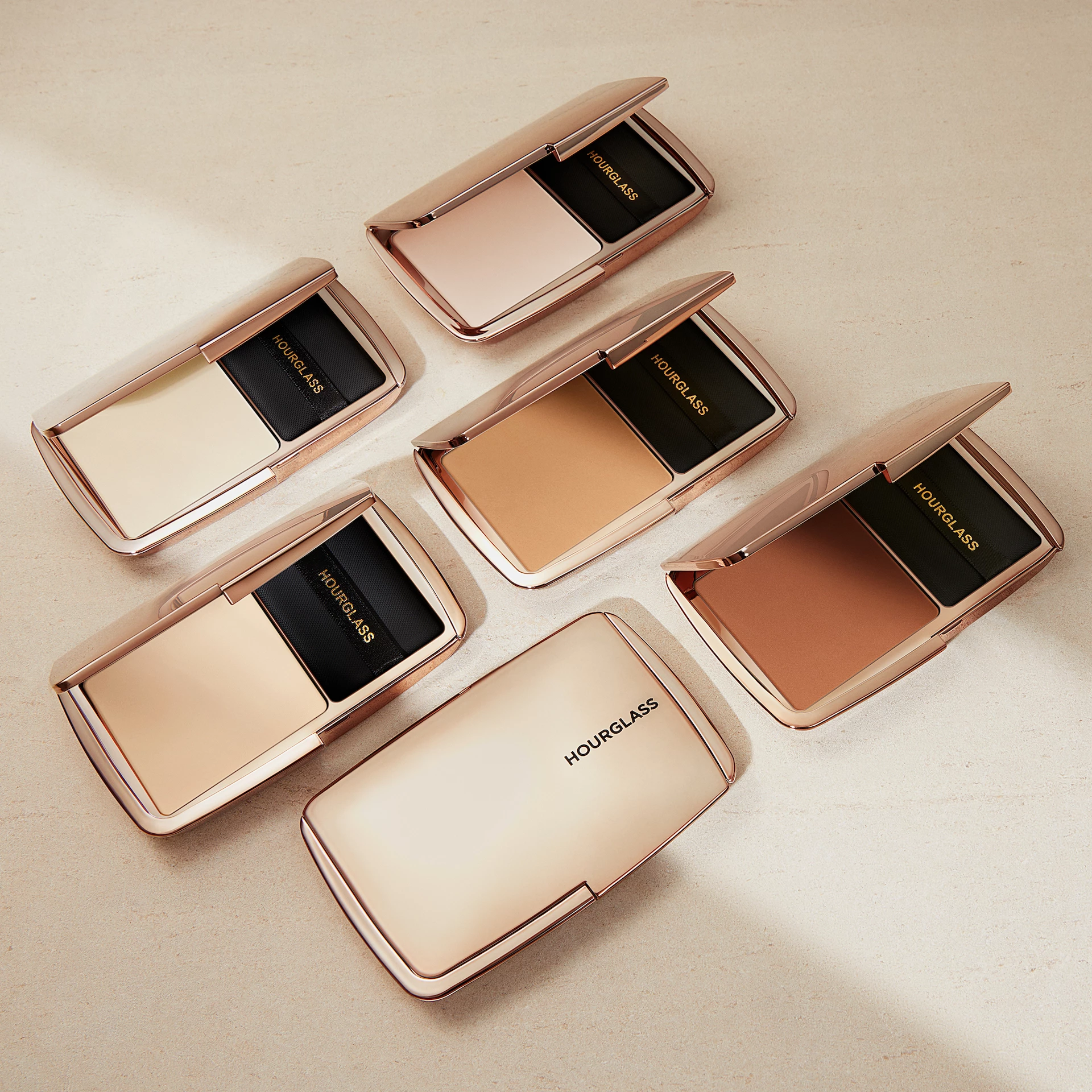 Pudră compactă pentru aerograf Vanish Translucidă - Hourglass