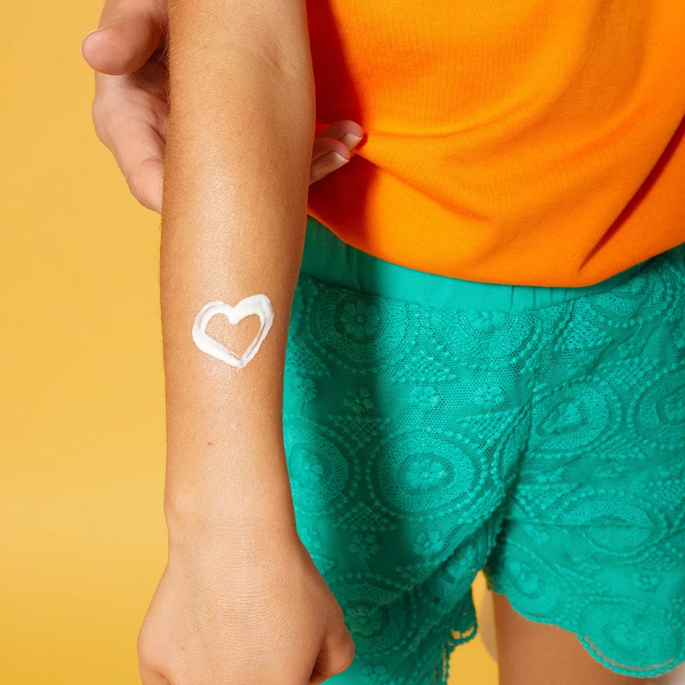 NIVEA Sun Kids Sensitive Protect & Play testápoló SPF50+ 200 ml