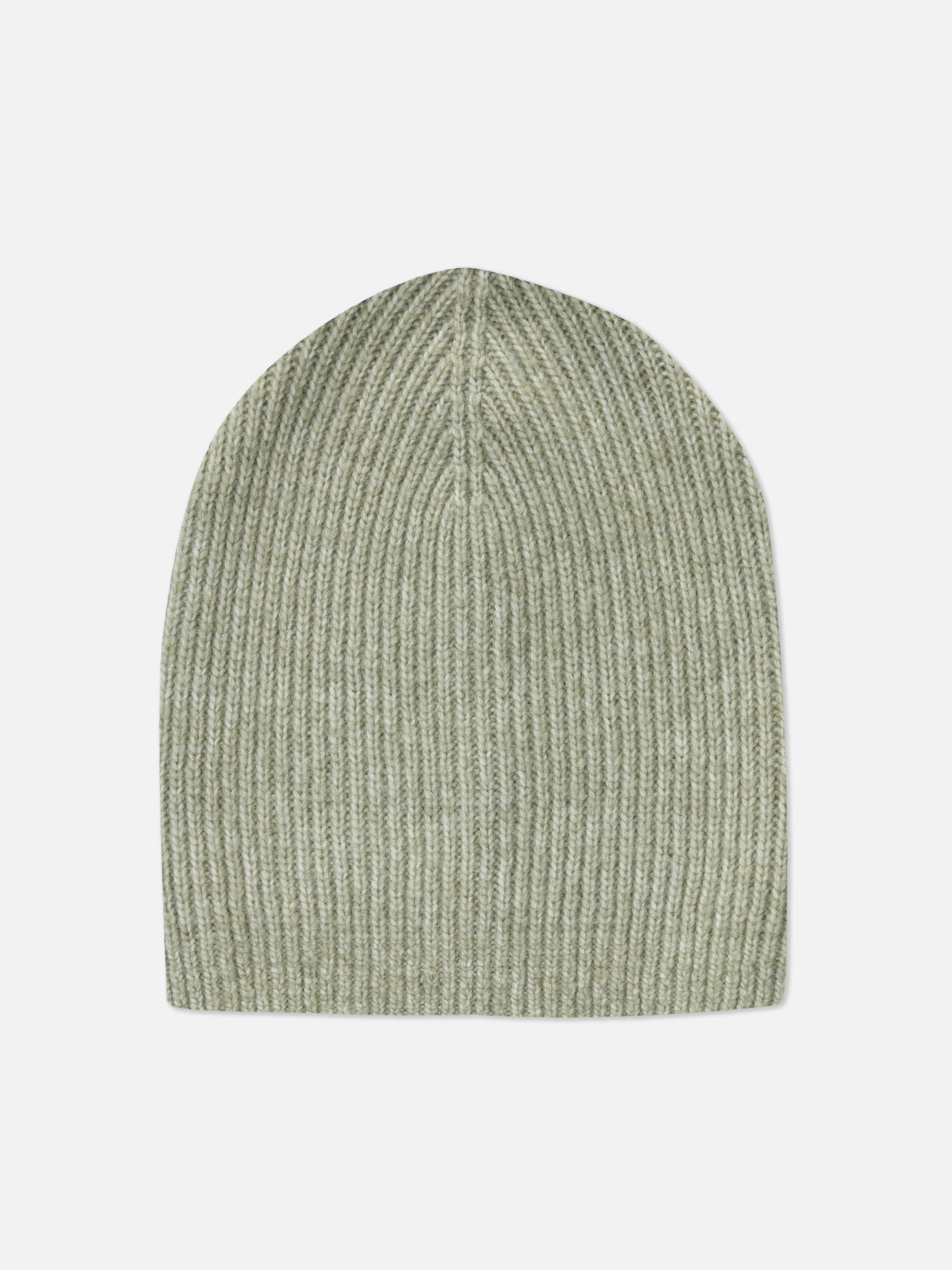 Gerippte Strickmütze Diese Mütze mit klassischem Rippenmuster ist perfekt für den Winter.