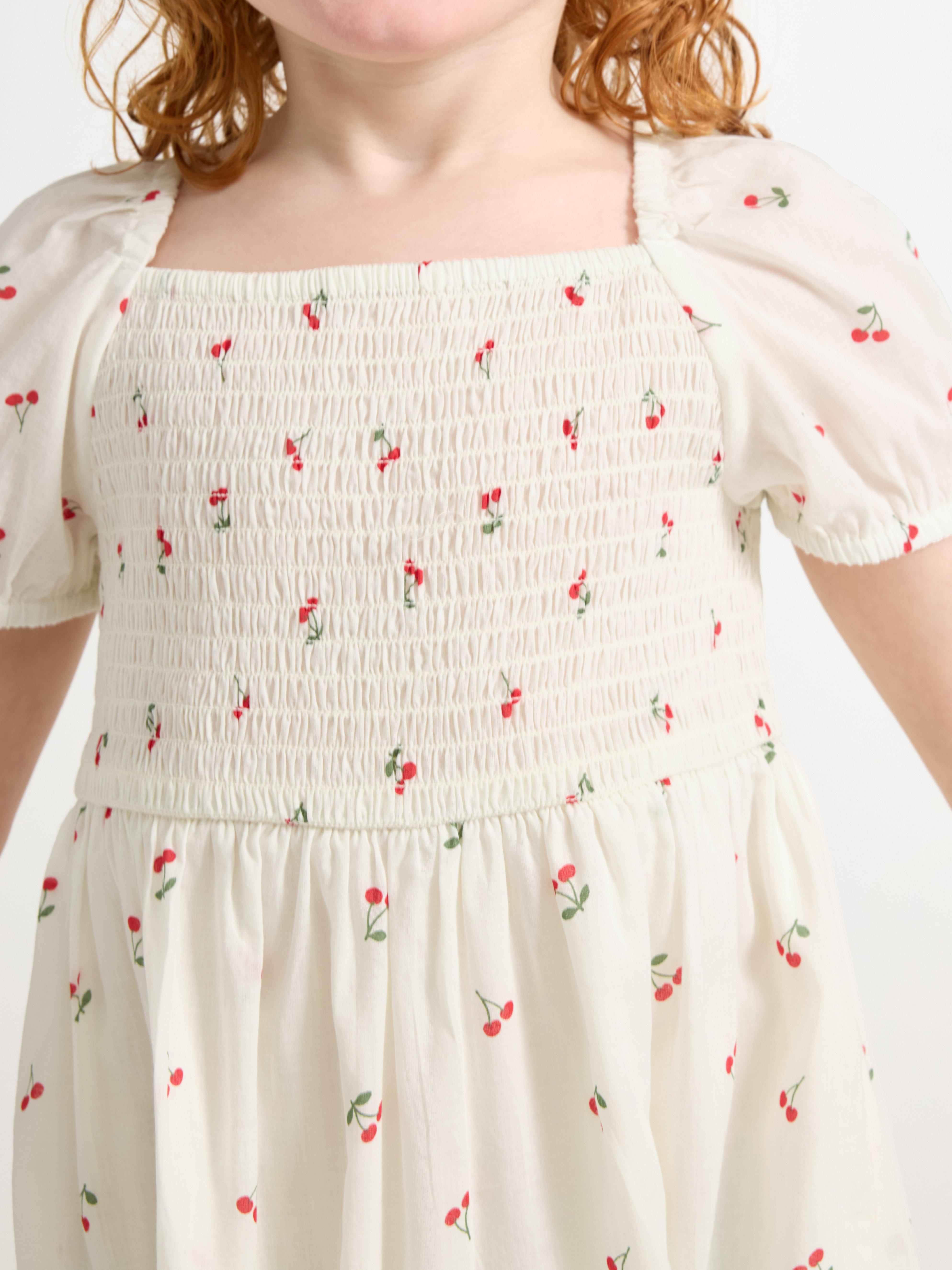 Vestido fruncido, color blanco empolvado claro