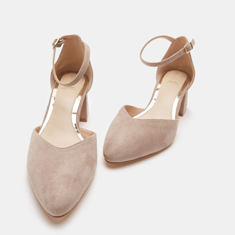 Pumps mit breitem Absatz und Riemen