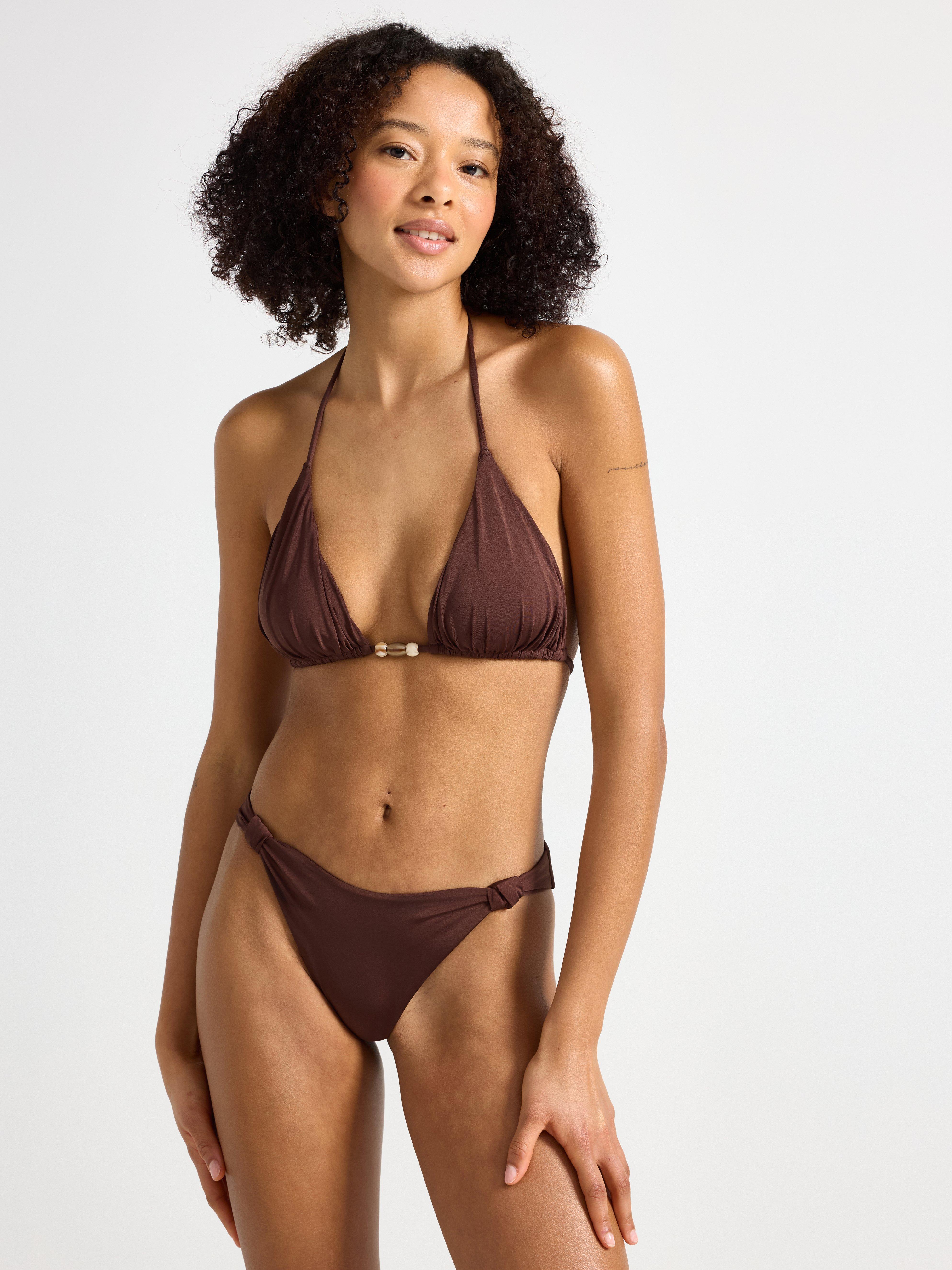 Bikini brasileño de DK Brown