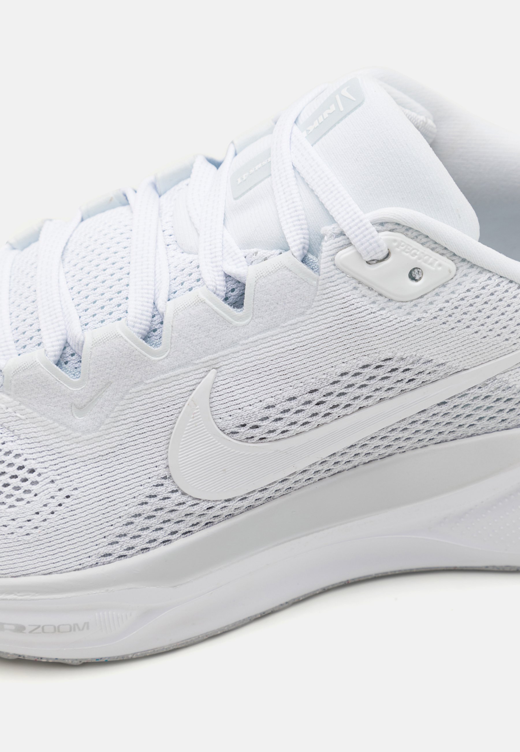 Nike Performance AIR ZOOM PEGASUS 41 - Běžecké boty na silnici - white/pure platinum/metallic silver