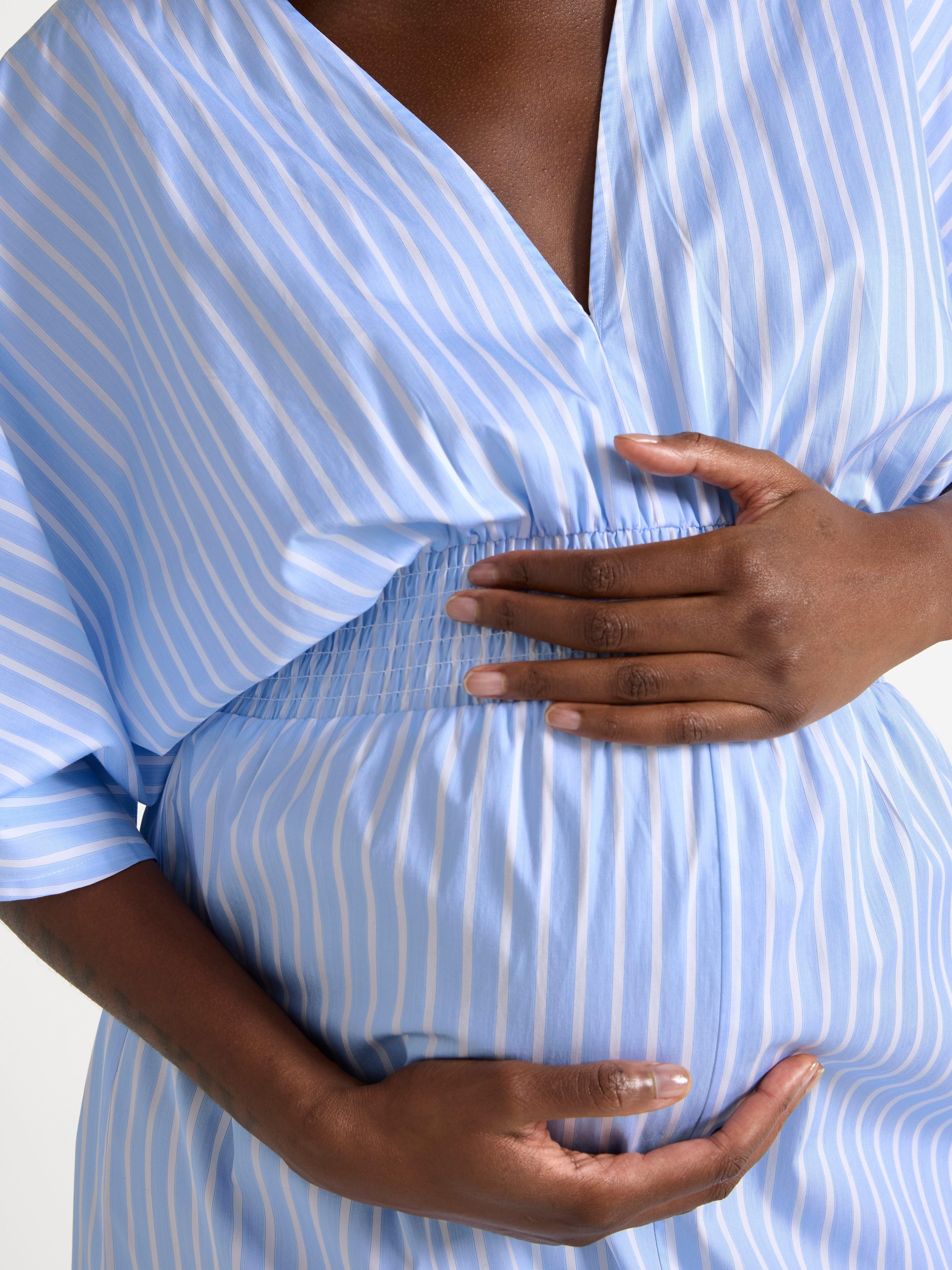 Vestido de maternidad azul para mamá
