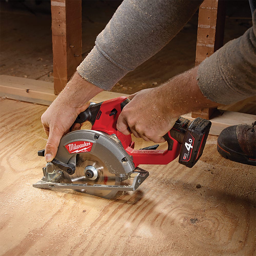 Coluna traseira MILWAUKEE 12V FUELTM 140 mm M12CCS44-0