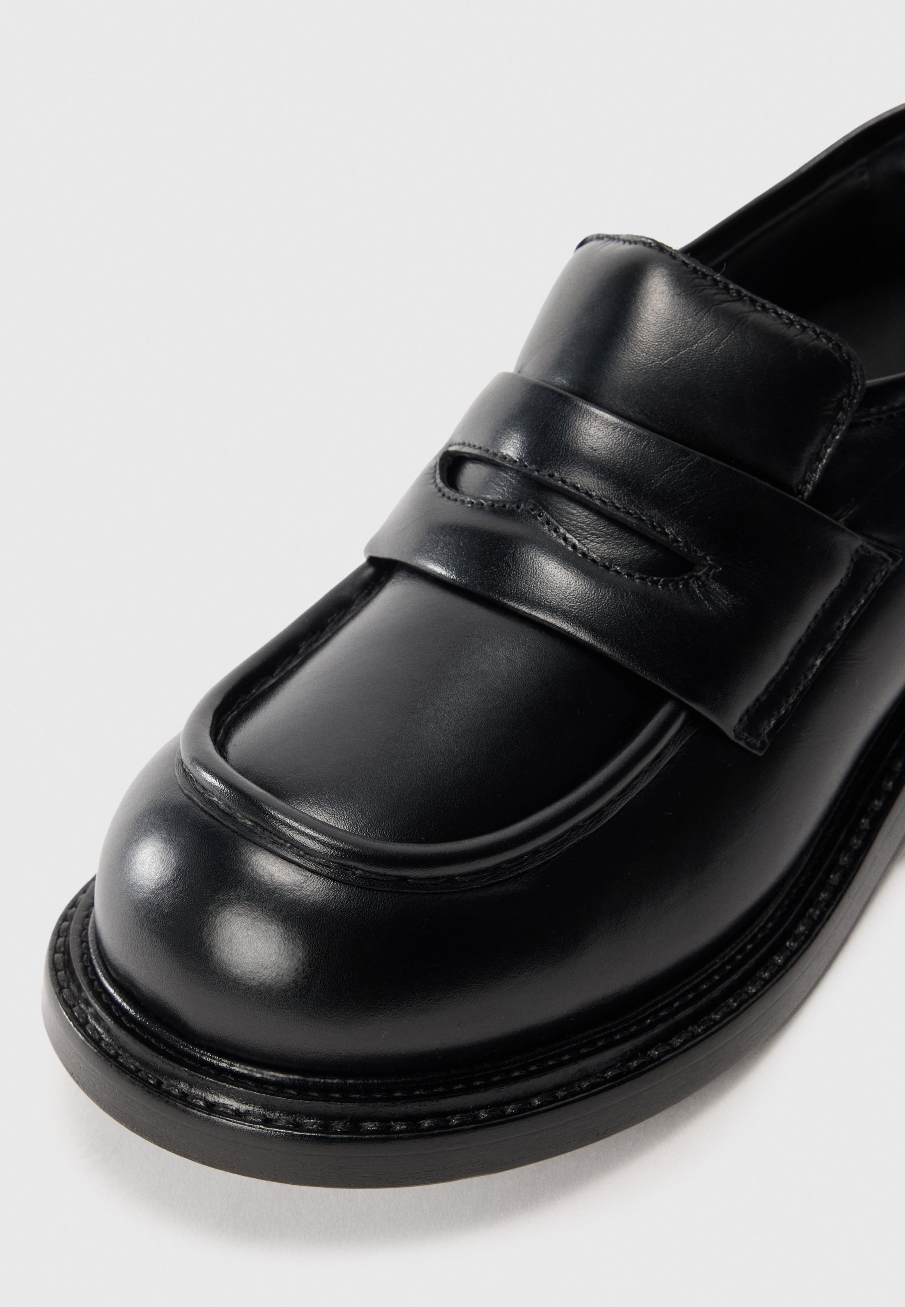 Mocassins MOSCHINO - noirs
