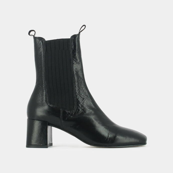 Bottines à talons et fronces  en cuir vieilli noir
