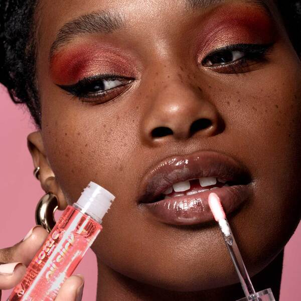 Aceite labial Lottie London color melocotón