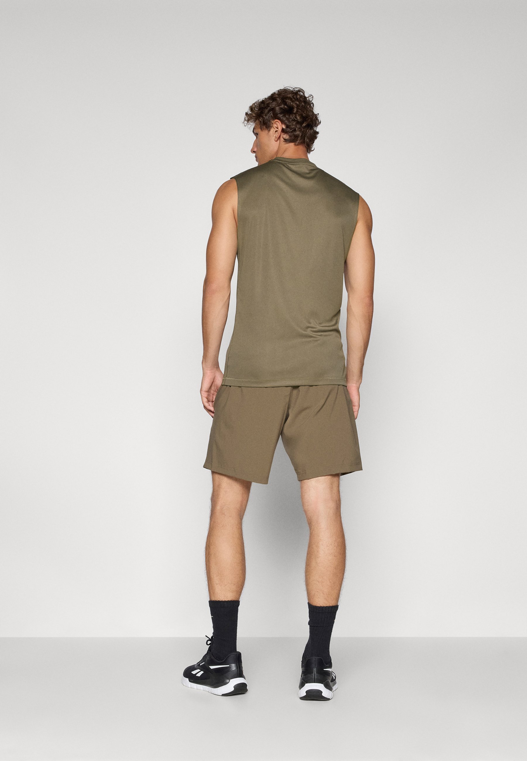 Reebok TRAIN SHORTS - Sportshorts - legergroen