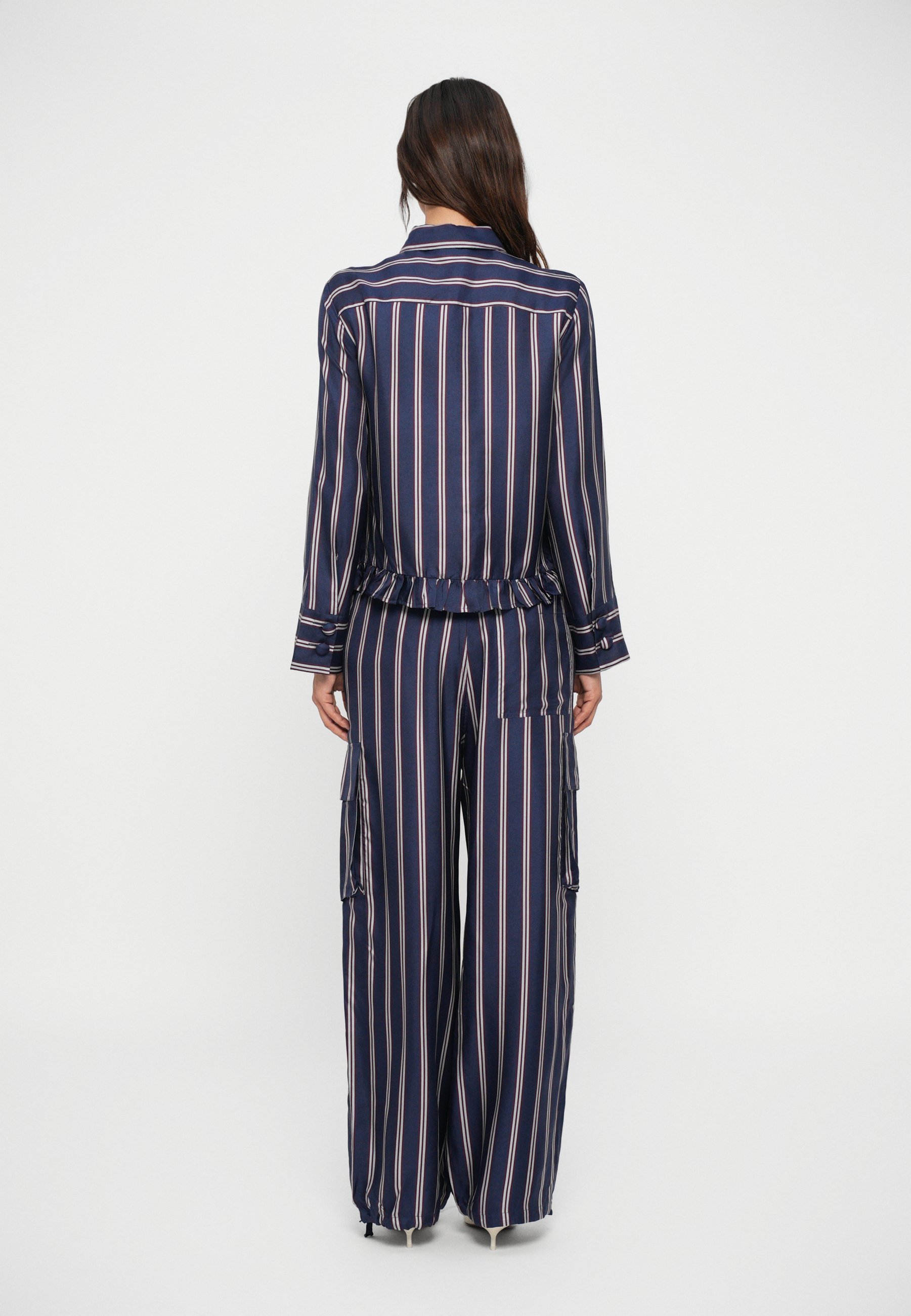 Baum und Pferdgarten MILUNA - Button-down blouse - navy/pruim