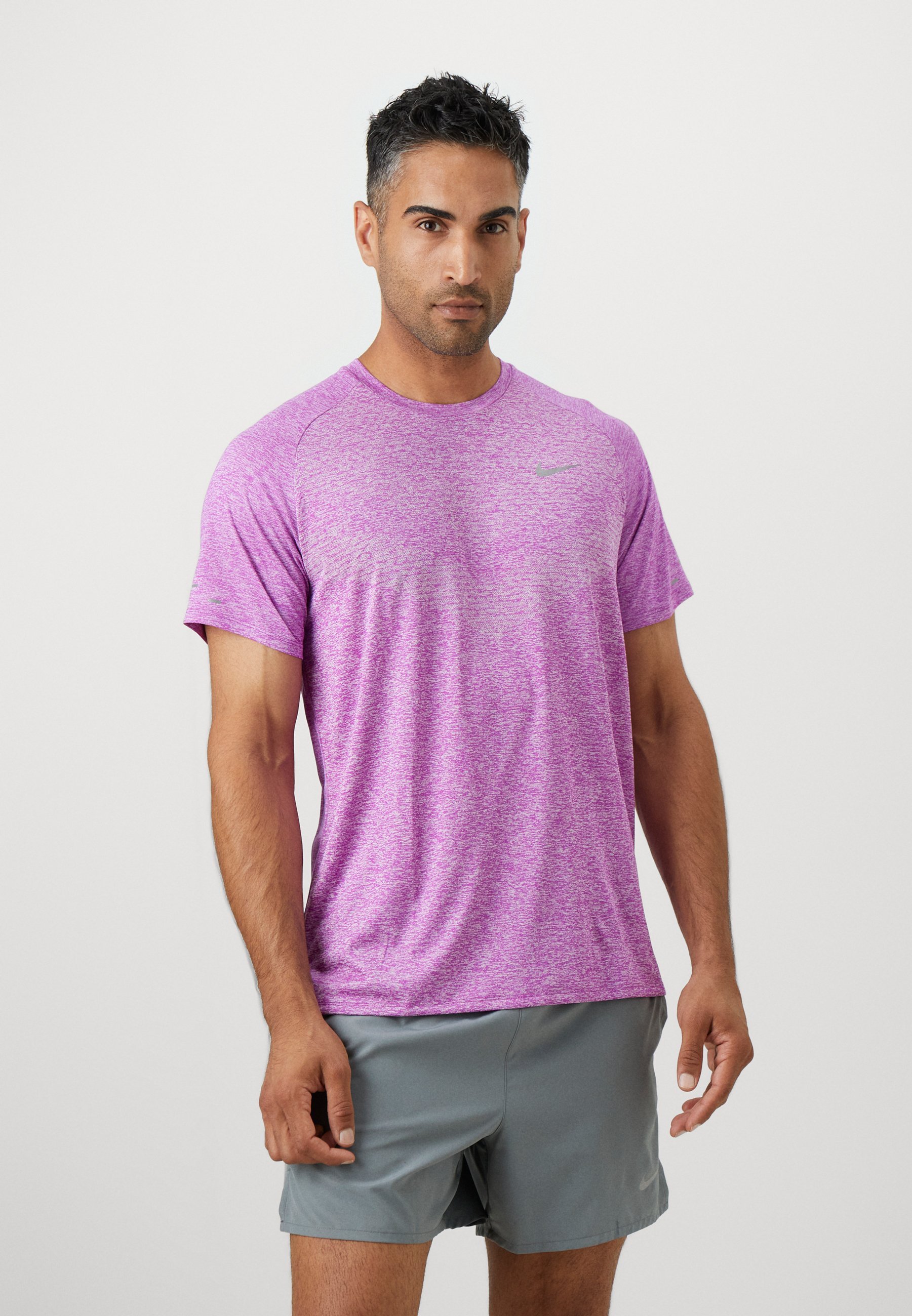 Nike Performance STRIDE TOP - T-shirt sportiva - viola acceso