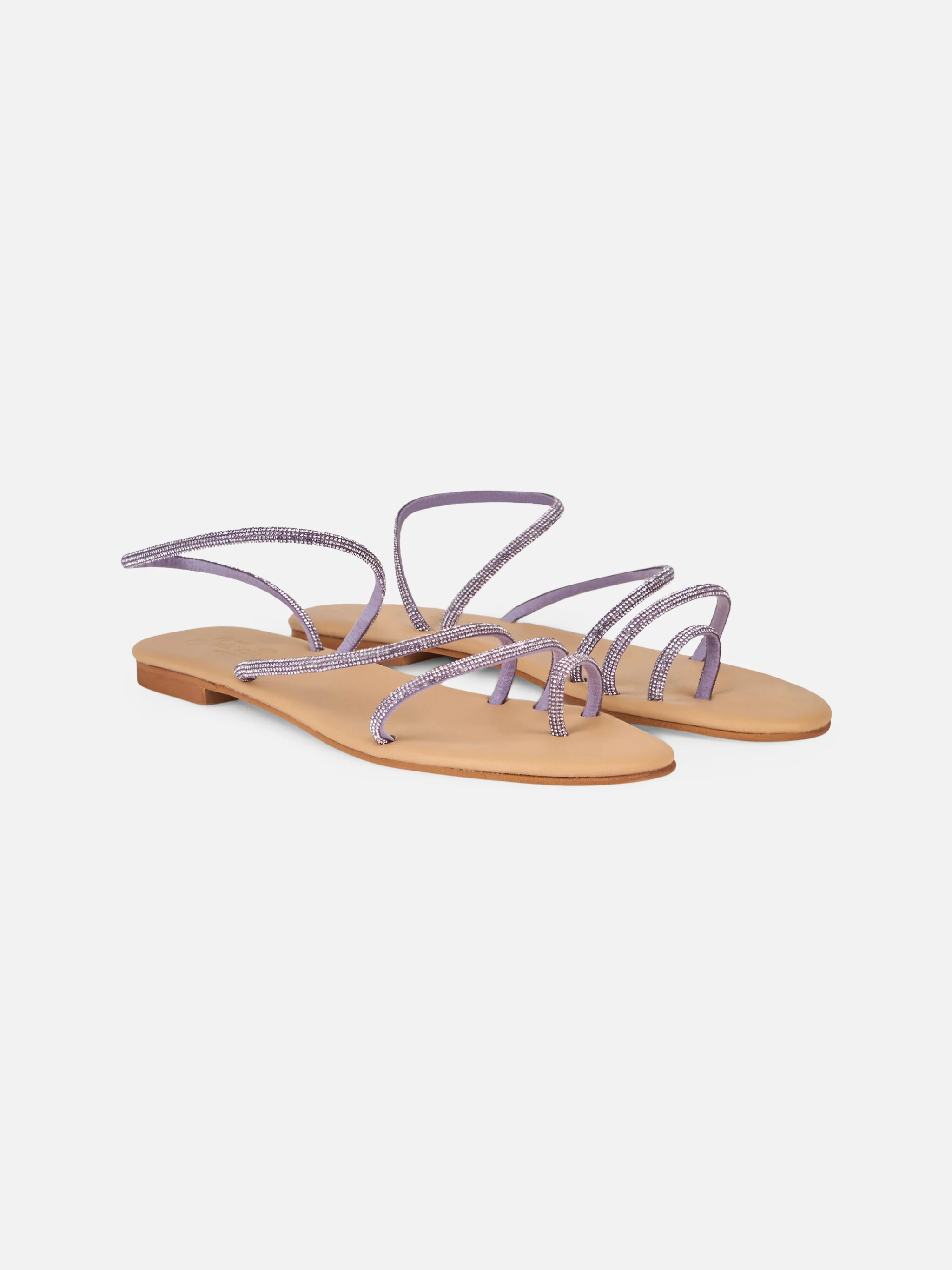 Platte sandalen met ring en lila strass-steentjes