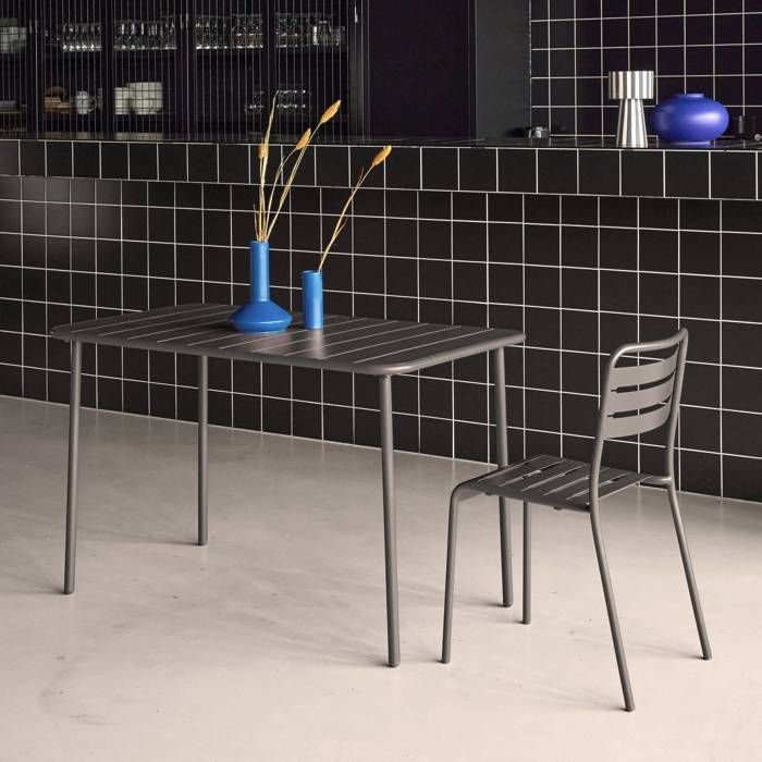 4-seater metal garden table. Anthracite. Amelia. 120x70cm. Rust-resistant treatment. Rounded slats and edges.