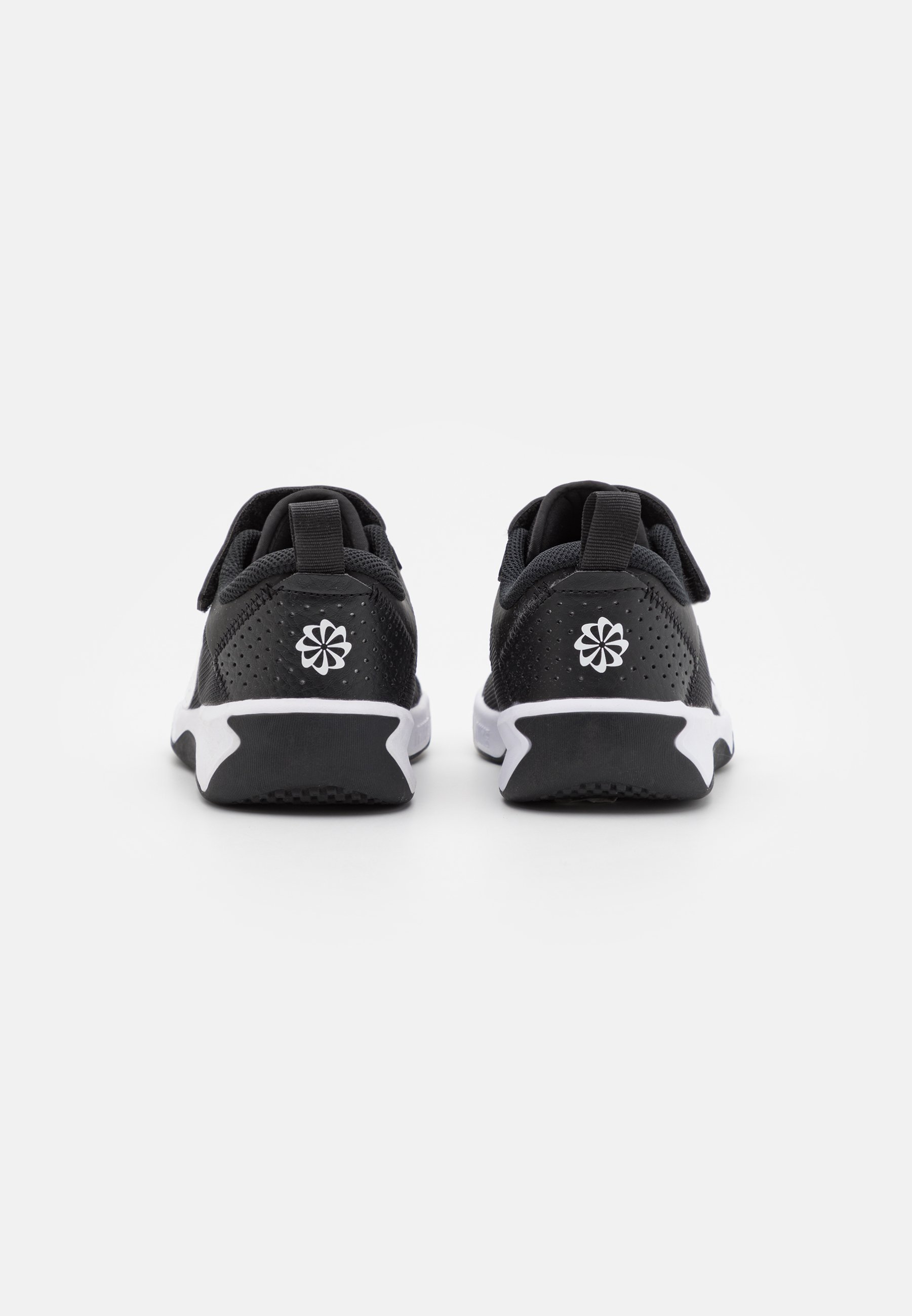 Baskets Nike Performance OMNI MULTI COURT UNISEX - Noir/Blanc