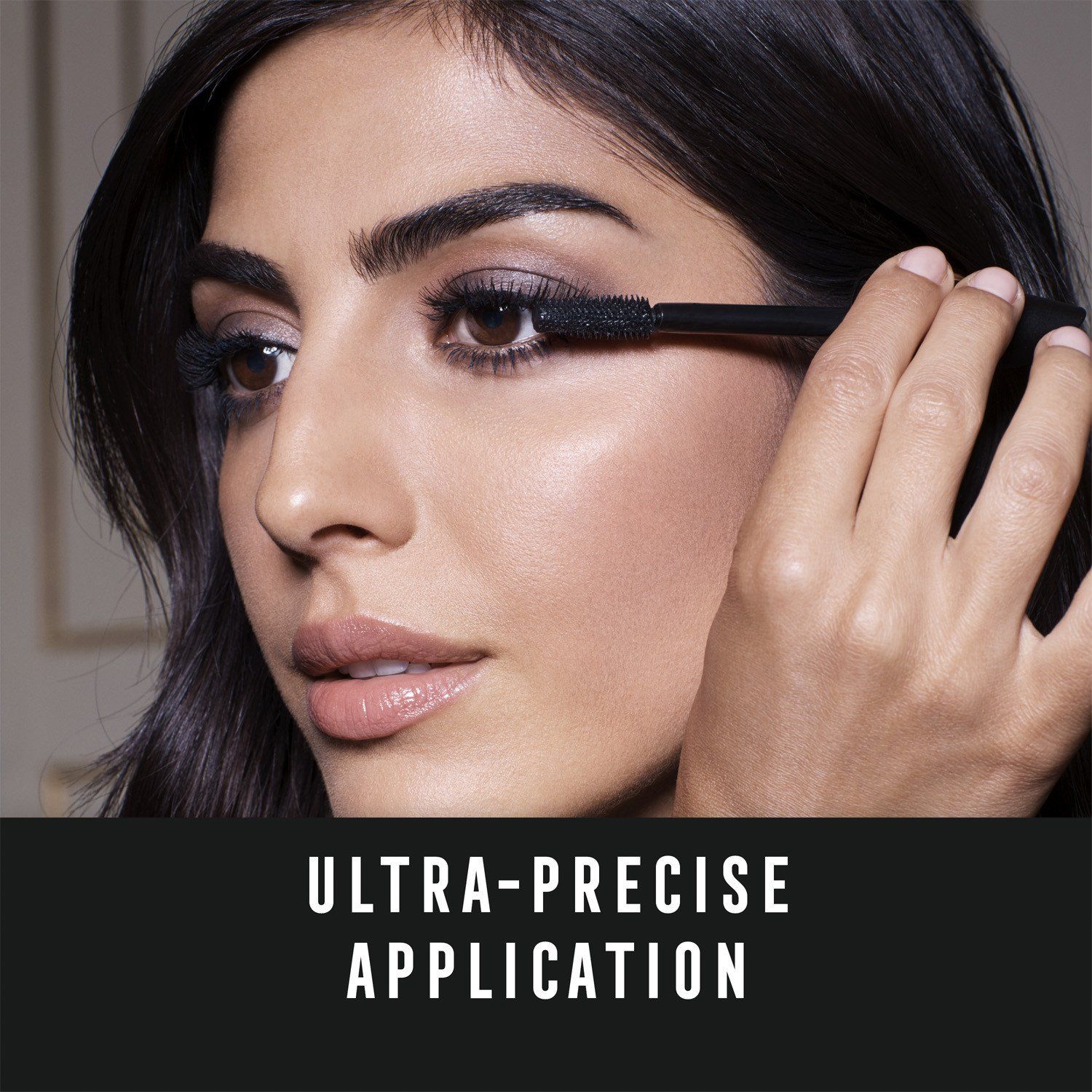 Blakstienų tušas „False Lash Effect Mascara“ – giliai juodas
