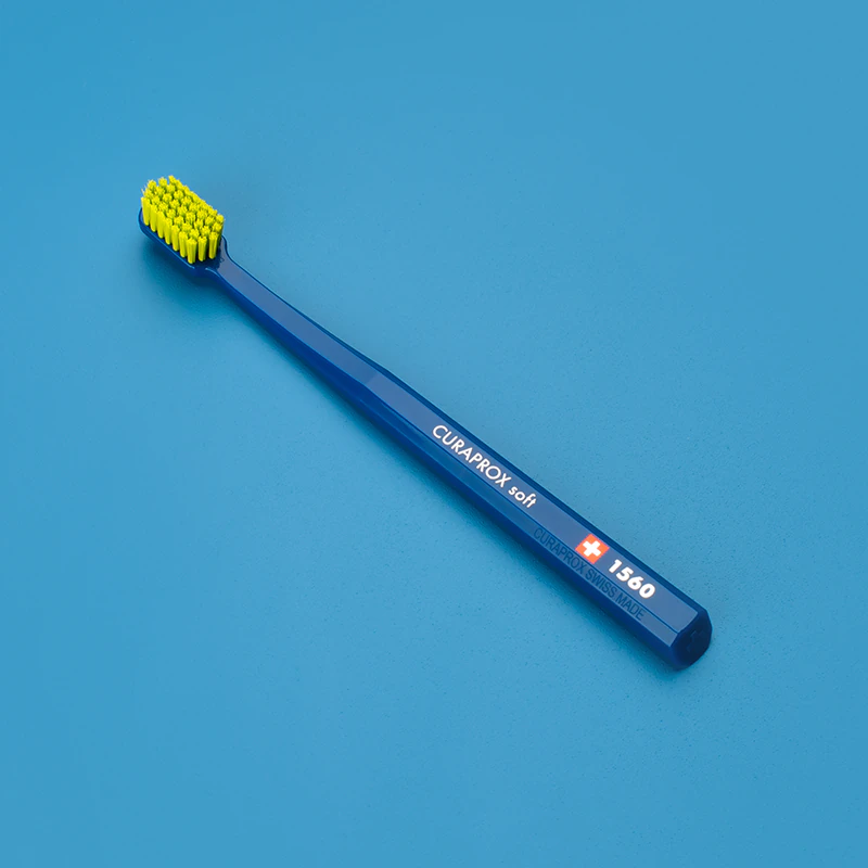 Escova de dentes macia Curaprox 1560