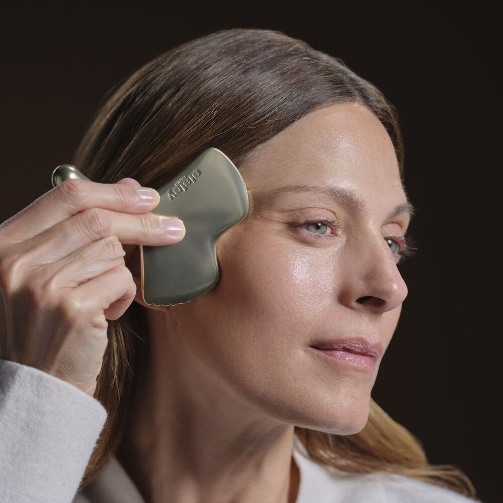 Masseur facial Gua Sha au ginkgo Sisley -