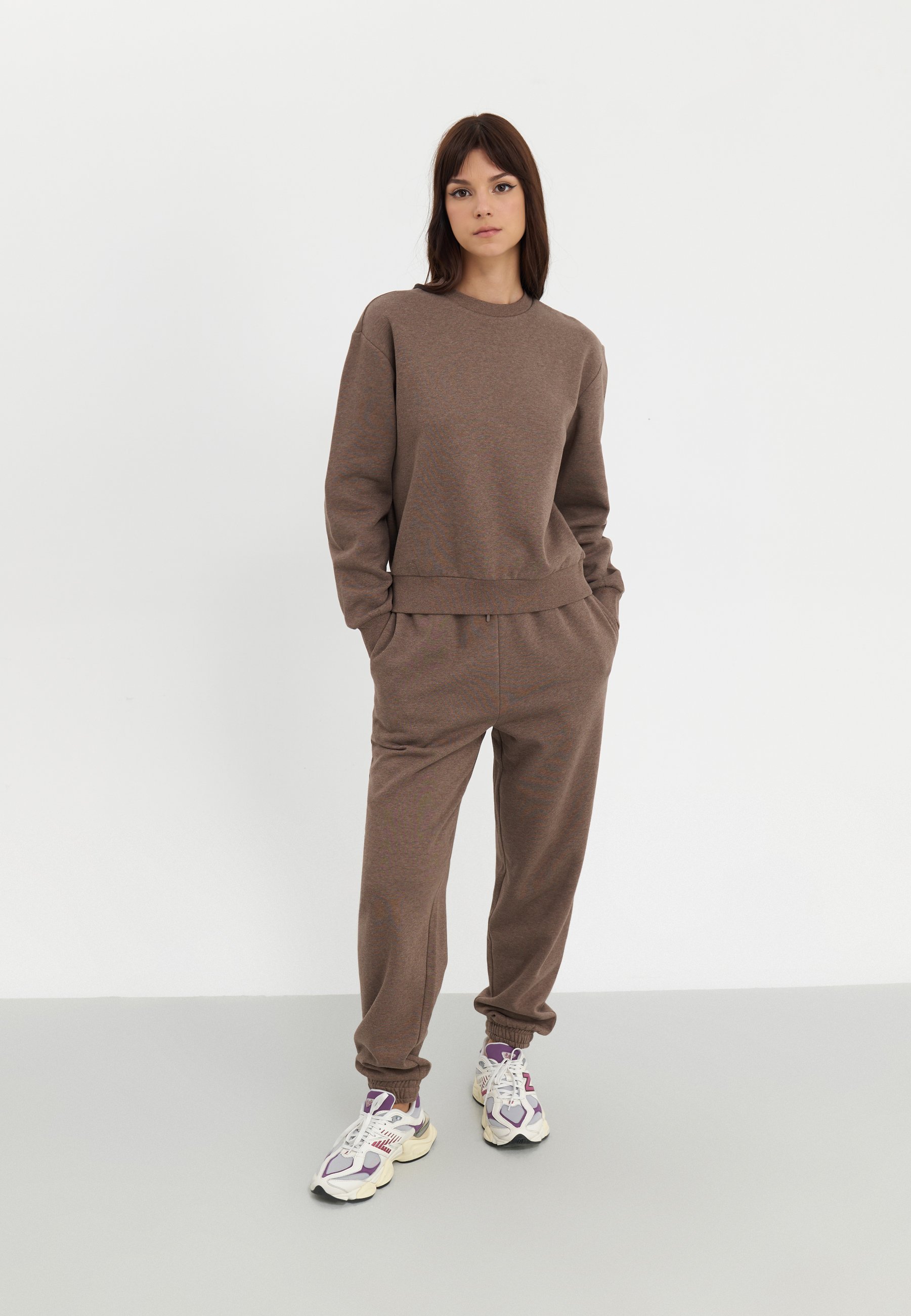 Completo sportivo Even&Odd - Pantaloni della tuta - marrone screziato
