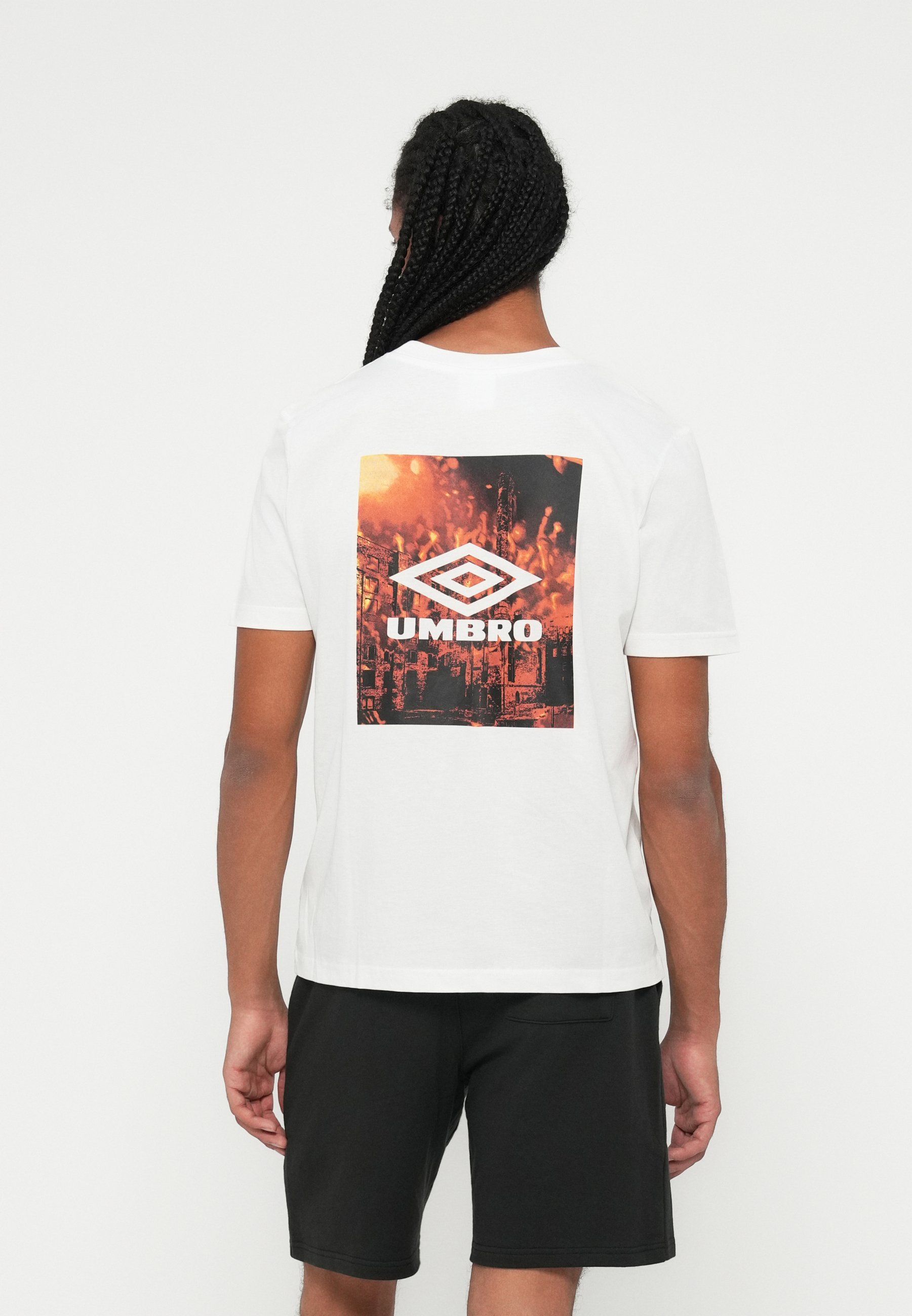 Umbro INDUSTRY GRAPHIC TEE - T-shirt met print - helderwit