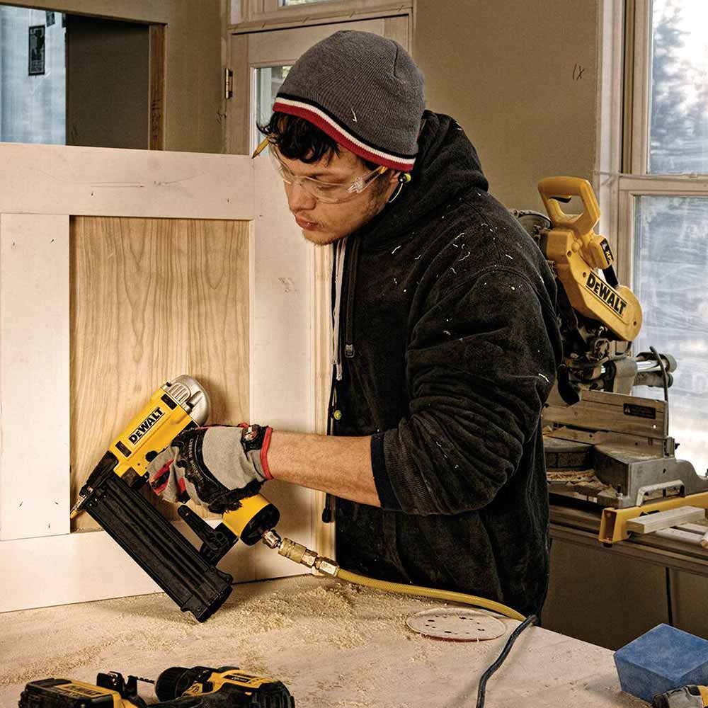 DEWALT 16-54 mm C1-serien 18ga presisjons pneumatisk punktspikerpistol Bradder DPN1850PP-XJ