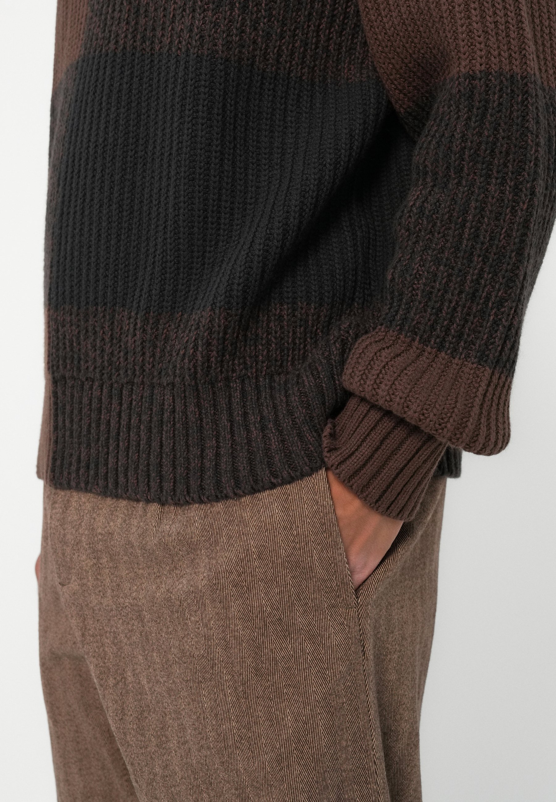 Tommy Hilfiger megztinis CREW NECK - grynai rudas/juodas