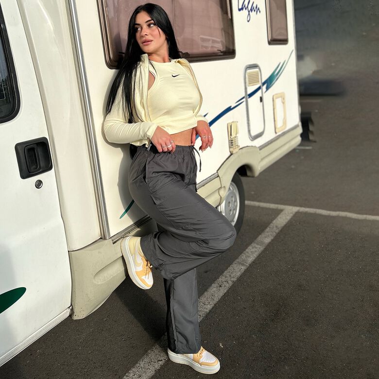 Pantaloni da paracadute in nylon a vita bassa