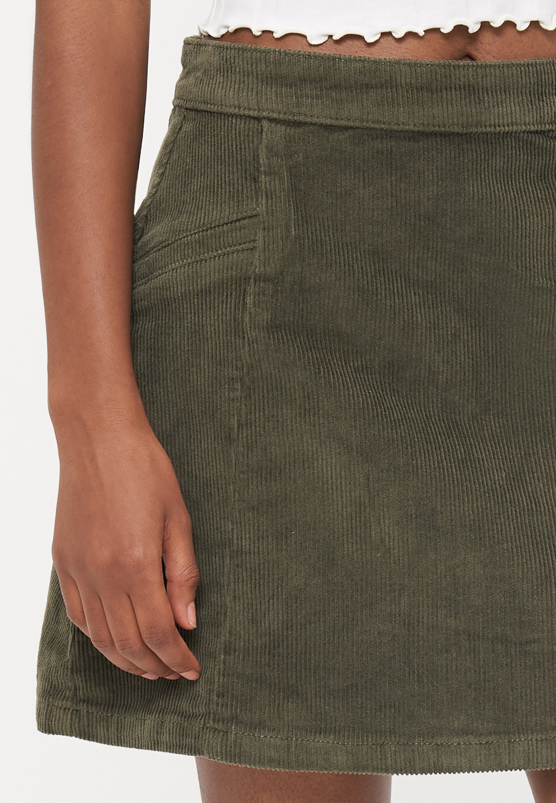 Jupe courte Vero Moda Petite VMKATA - Jupe trapèze - Motif feuille de vigne