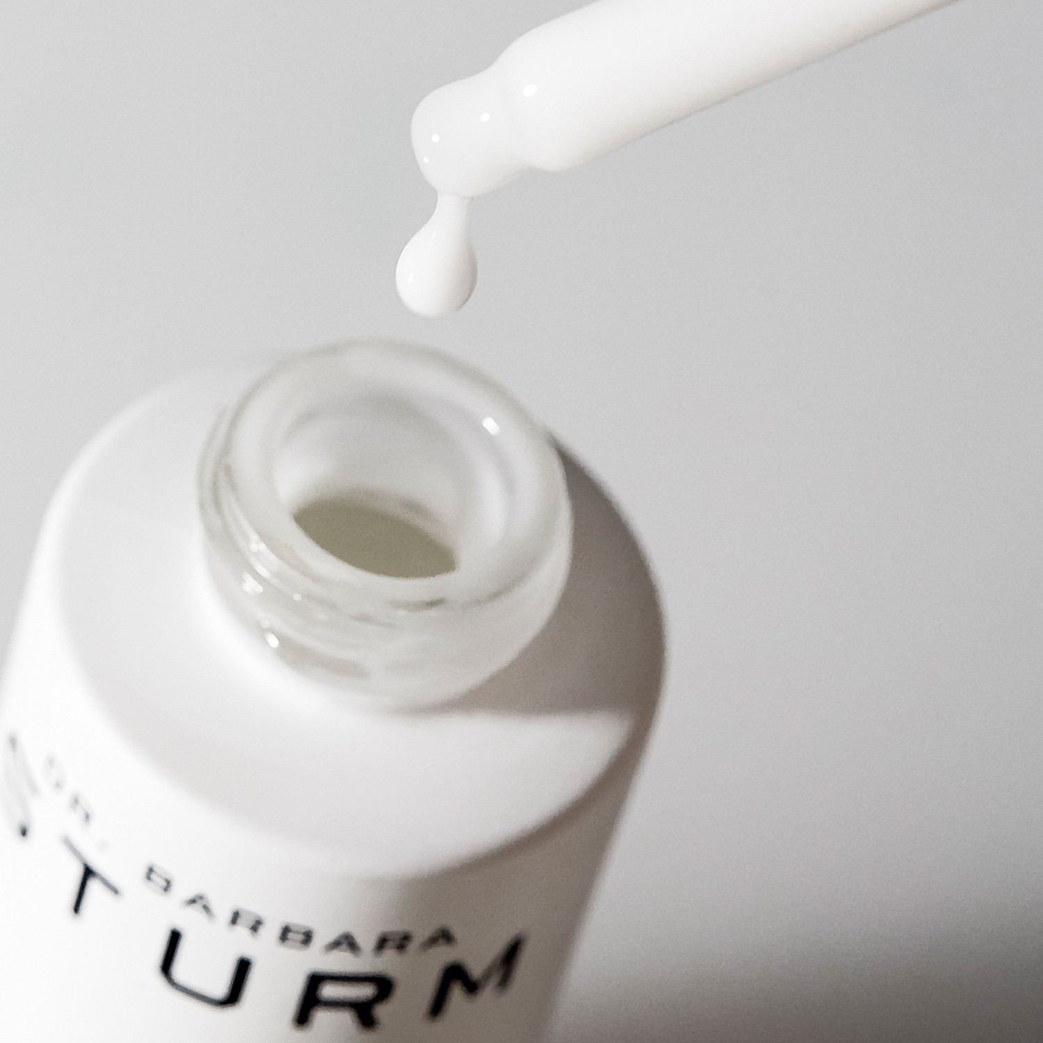 Dr. Barbara Sturm serum s vitaminom C – Dobar serum s vitaminom C – 30 ml
