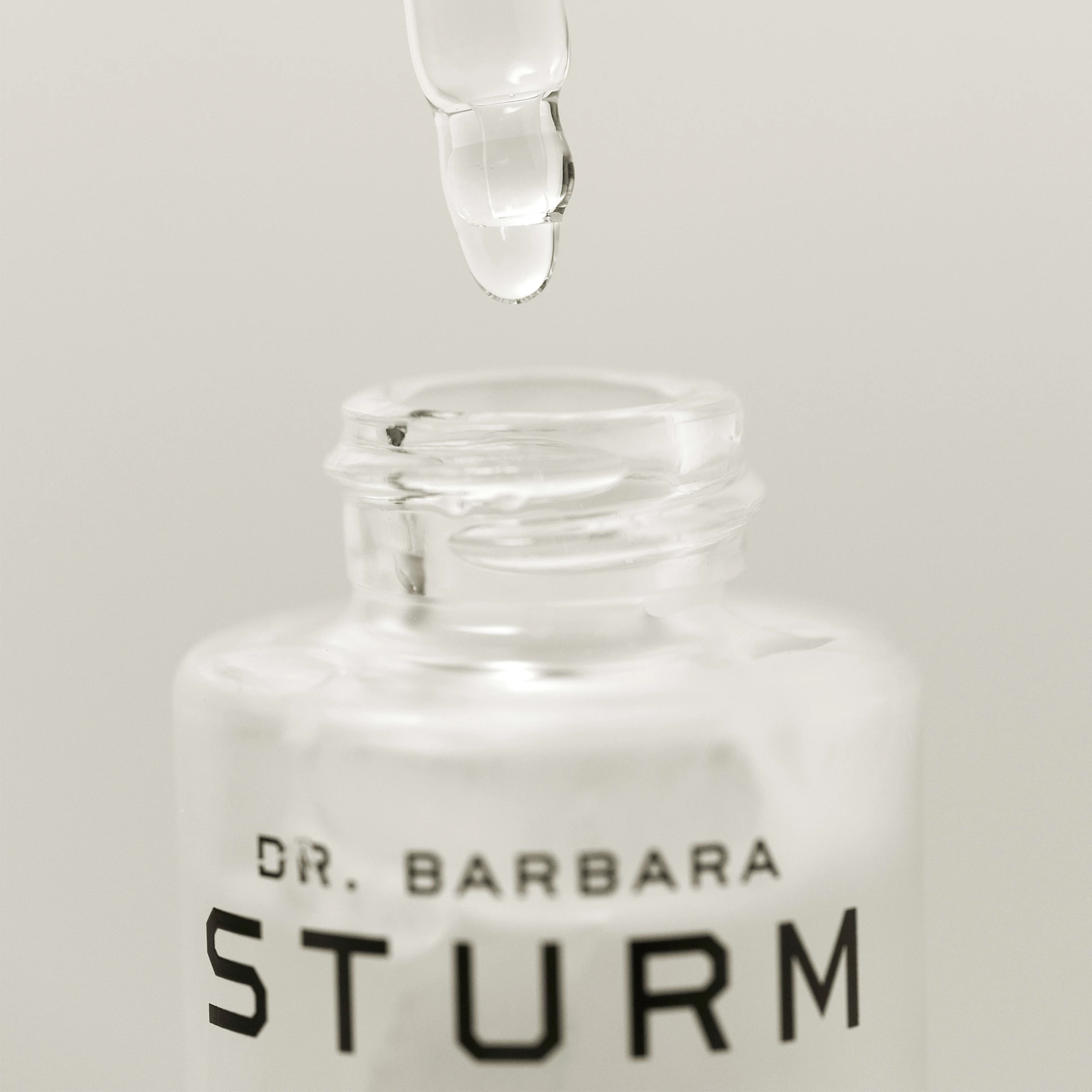 Hijaluronski serum za tamnije tonove kože 30 ml - Dr. Barbara Sturm
