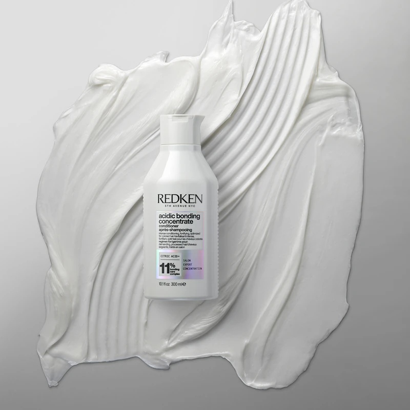 „Redken Acidic Bonding Concentrate“ intensyviai regeneruojantis kondicionierius