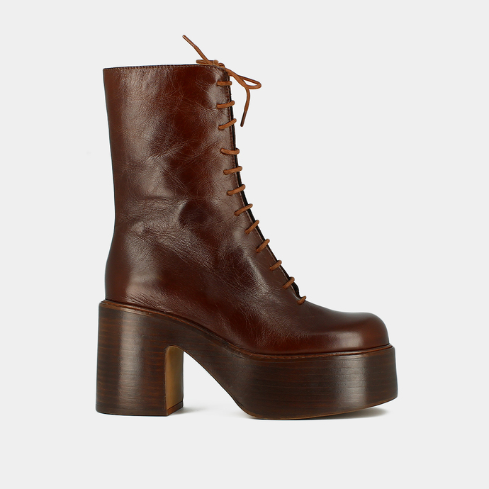 Boots à plateformes et lacets  en cuir vieilli marron