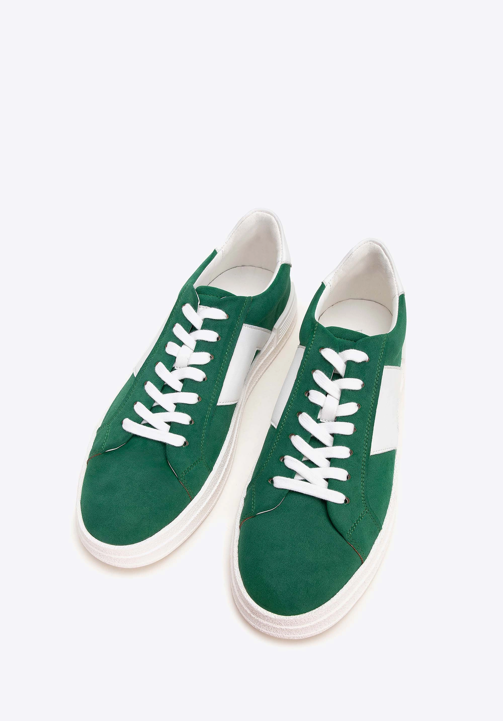 Męskie sneakersy z kontrastową podeszwą zielone