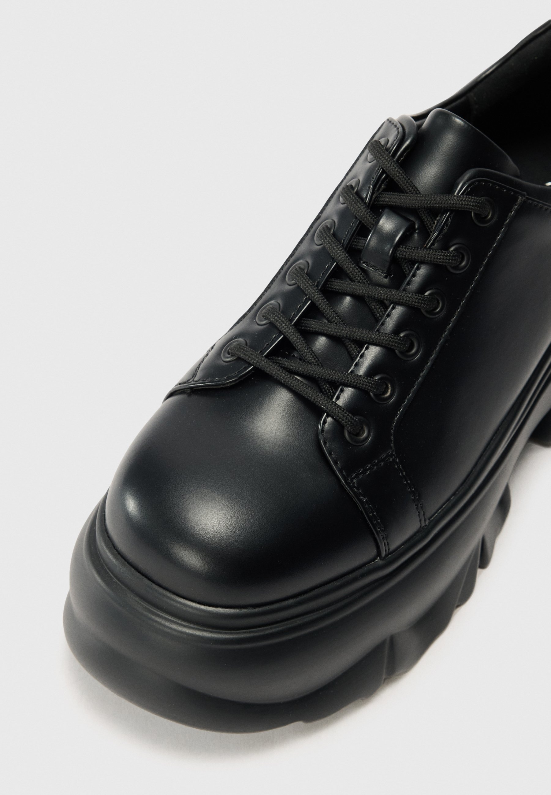 Even&Odd Schnürschuhe mit breiter Passform – schwarz