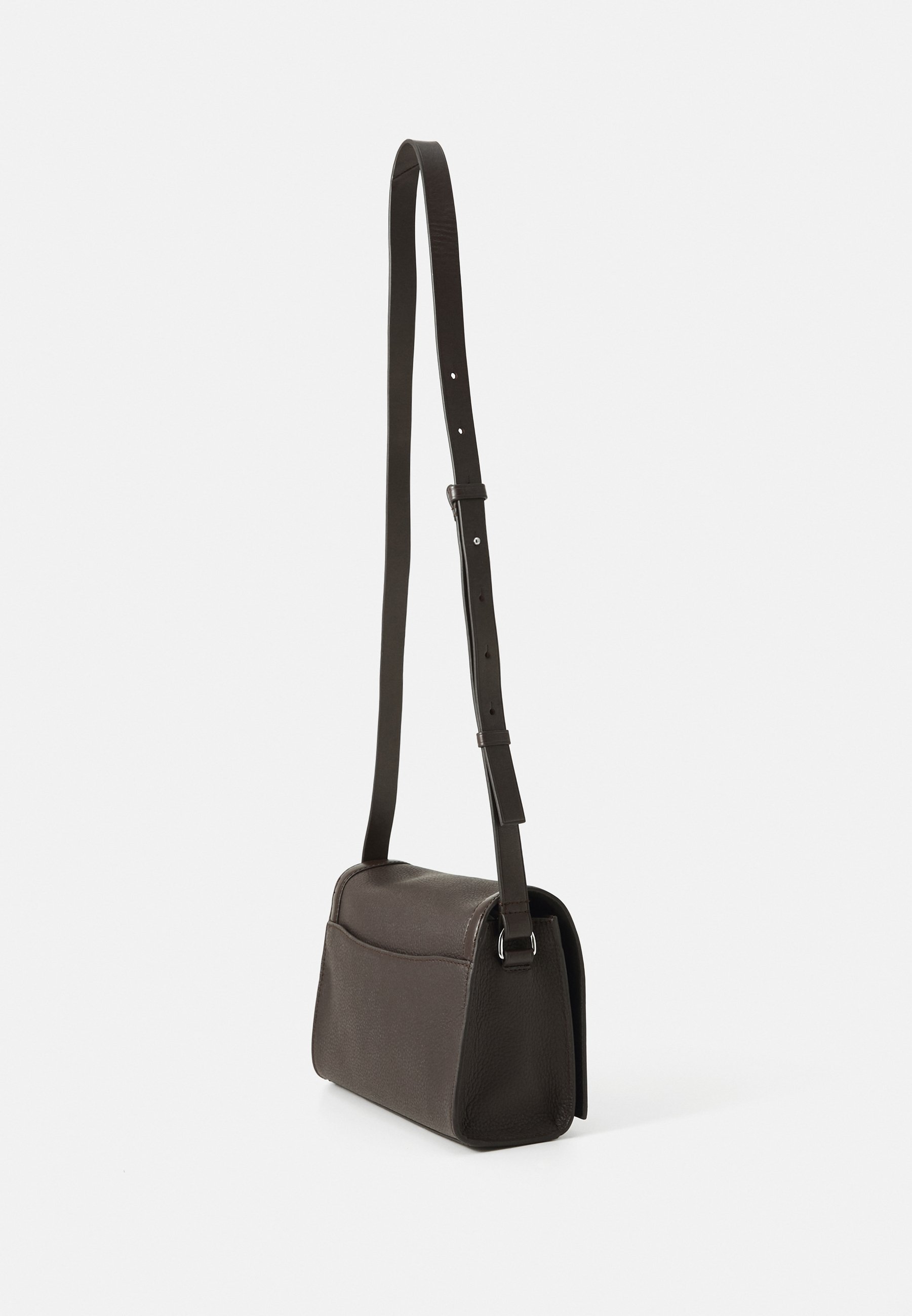 Sac bandoulière unisexe SONTI de Tiger of Sweden - marron foncé