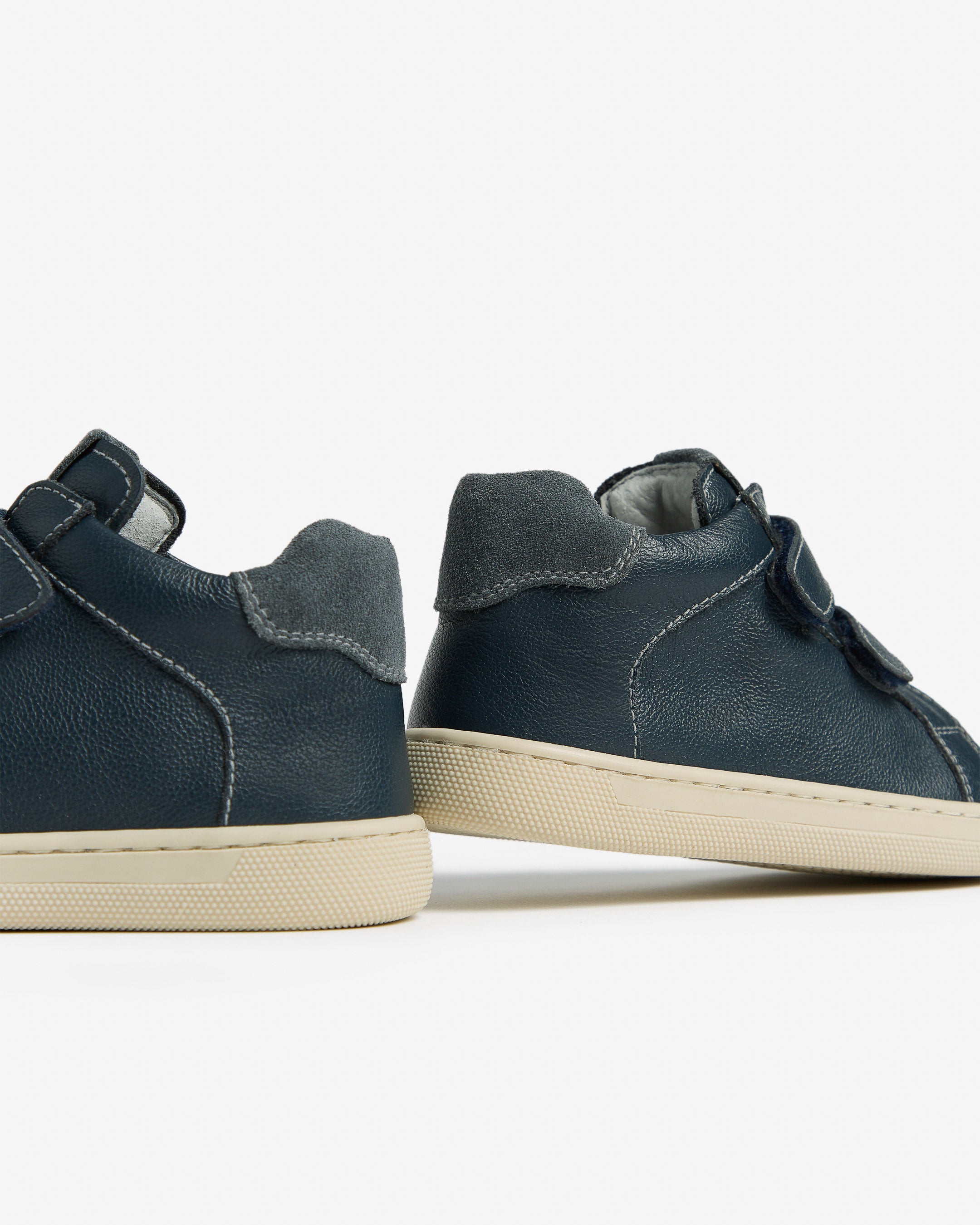  Junior-Sneaker aus Leder und Wildleder für Kinder