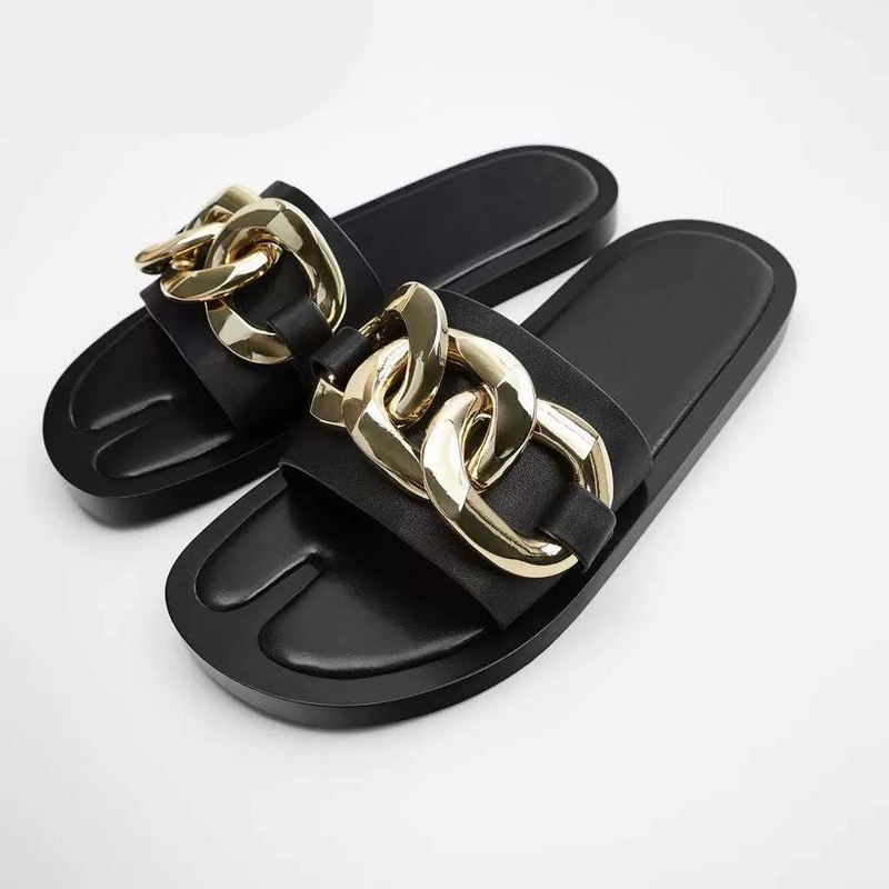 Nuove pantofole e sandali da donna, sandali piatti decorati con catena in metallo nera, sandali con punta divisa, ciabatte da donna con lo stesso design
