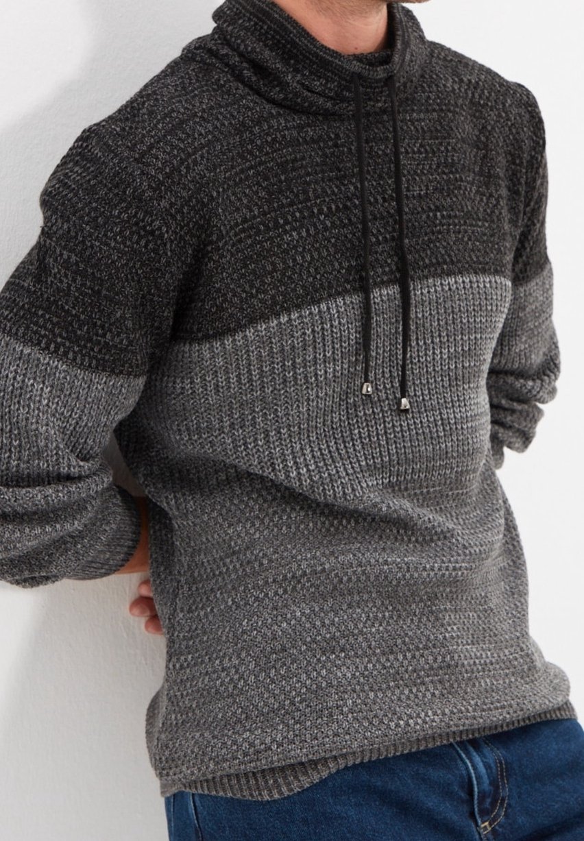 Trendyol megztinis - juodas