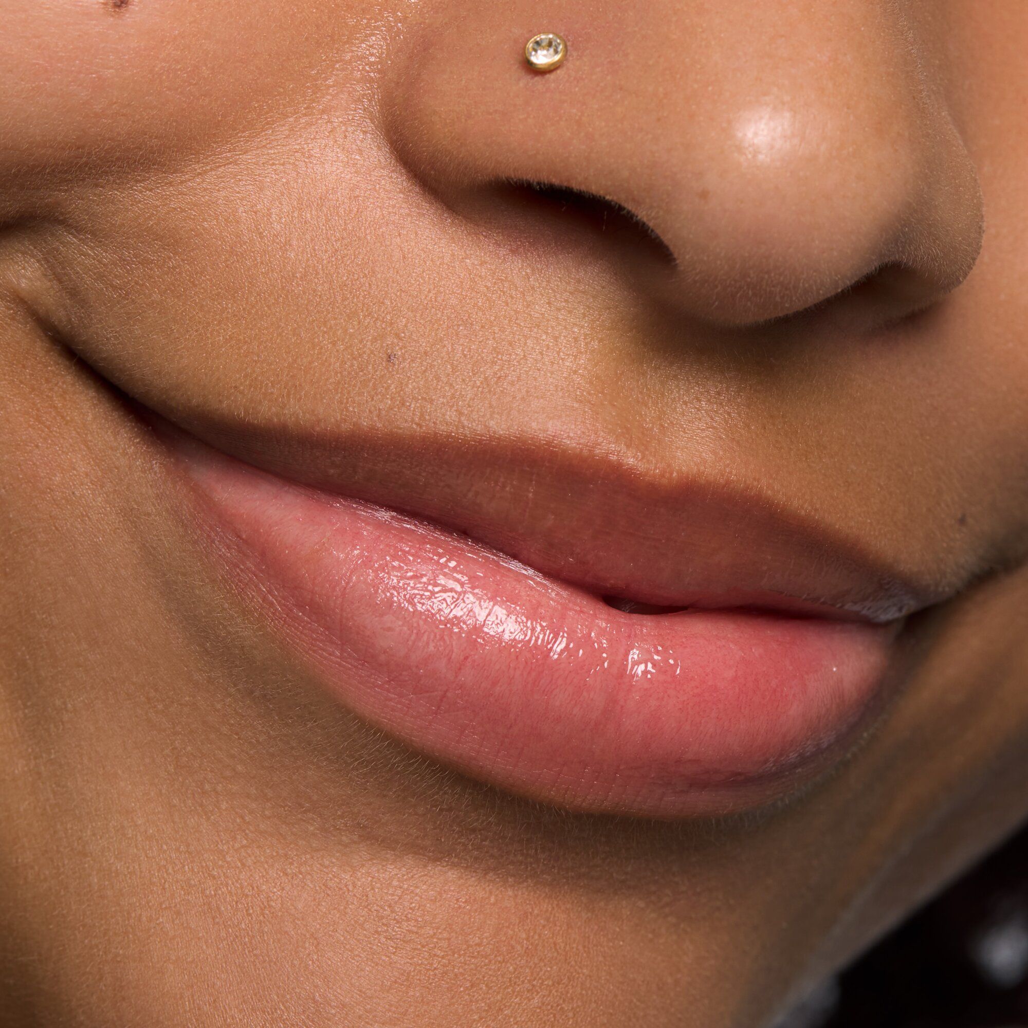 Superpeptīdu lūpu kopšanas līdzeklis Lūpu balzami, mitrinātāji un kopšanas līdzekļi