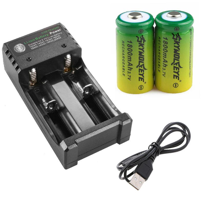Chargeur intelligent USB pour batterie Li-ion rechargeable, charge rapide, arrêt automatique + 2 piles CR123A 16340 de 1800 mAh (RCR 123 ICR).