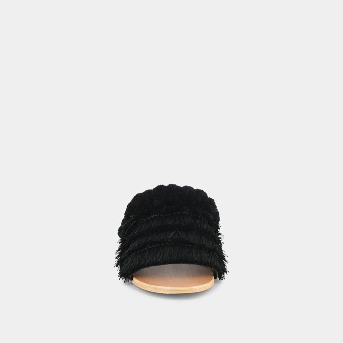 Mules en tissu noir  à franges