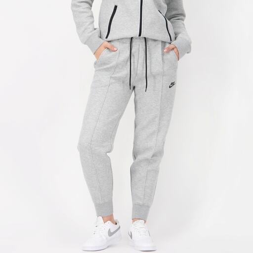  Nike Tech