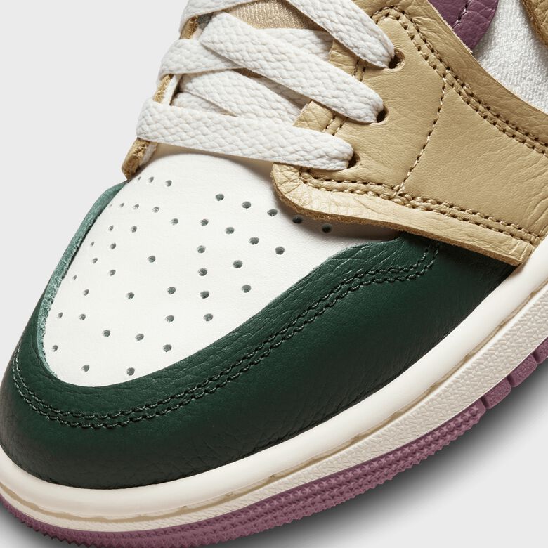 WMNS Air Jordan 1 MM High