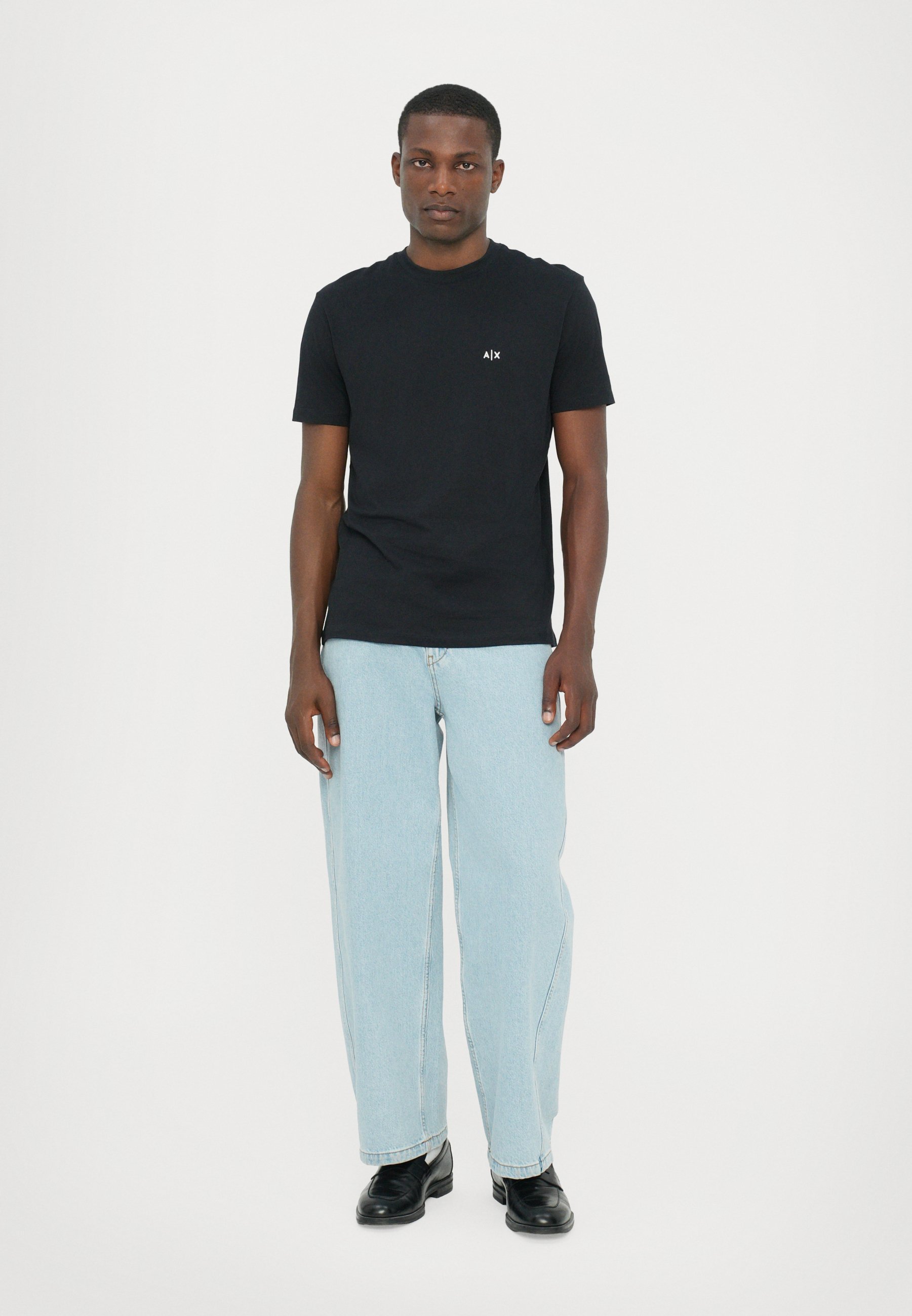 Tričko Armani Exchange Basic - tmavě modrá