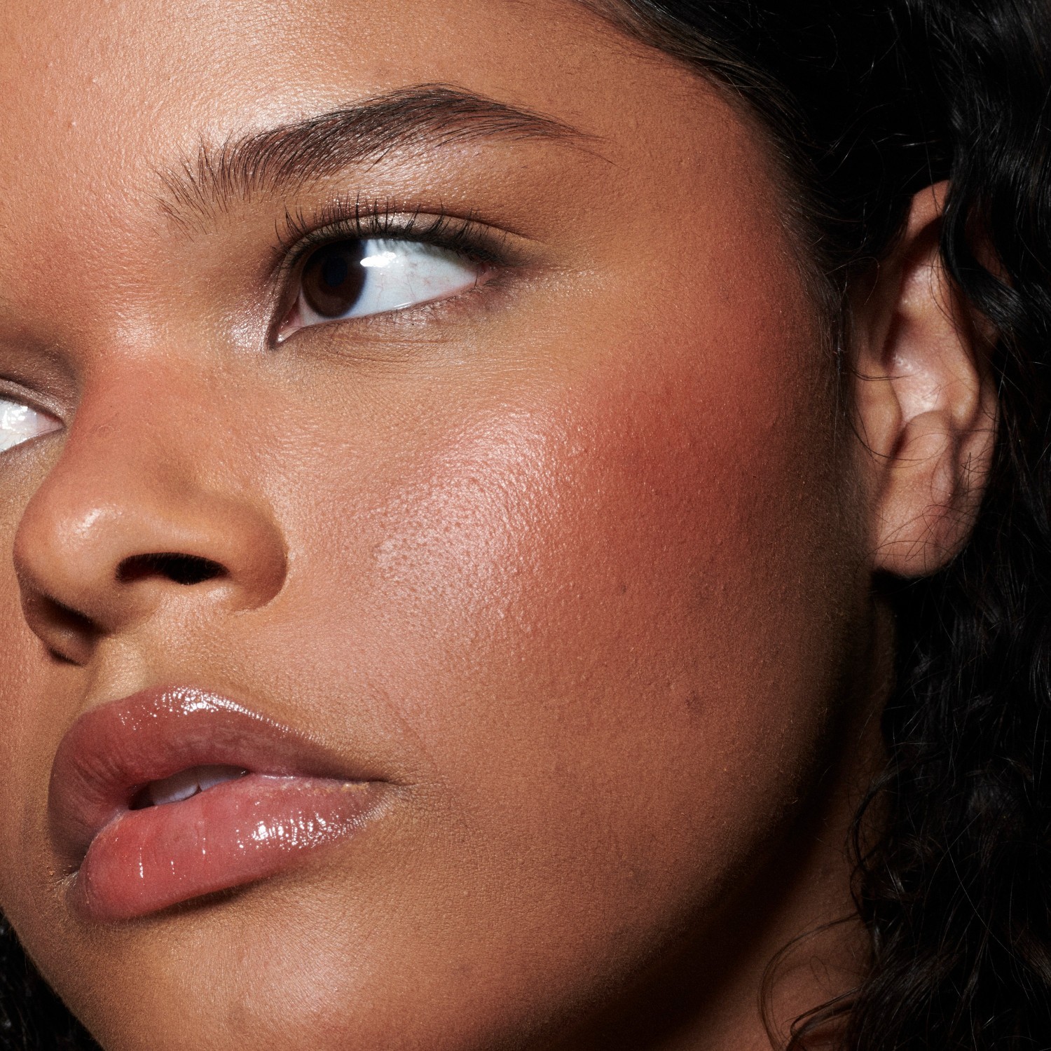 Tekutá lícenka MAC Blush Strobe Strobe Beam - 4,3 ml