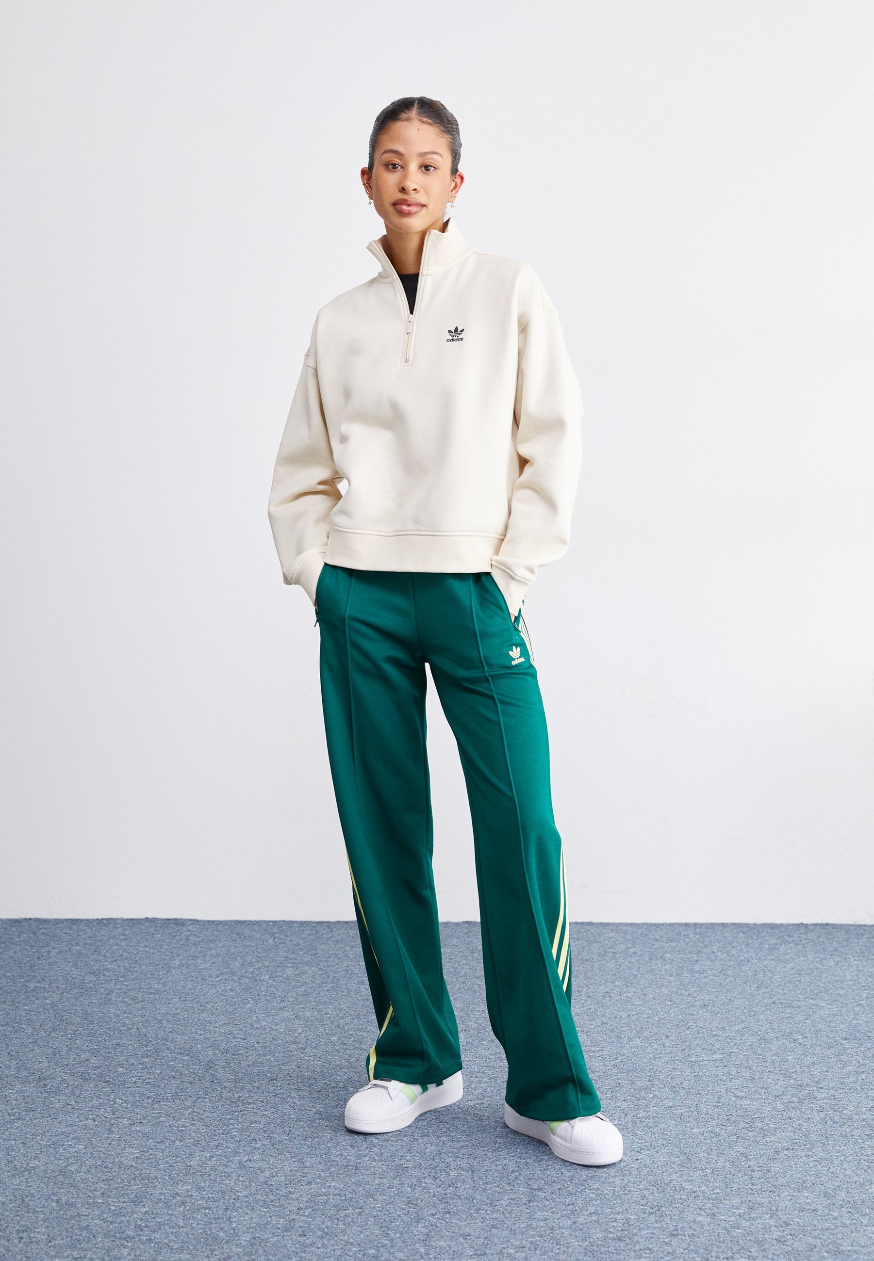 adidas Originals CLASSIC - Trainingsbroek - universiteitsgroen
