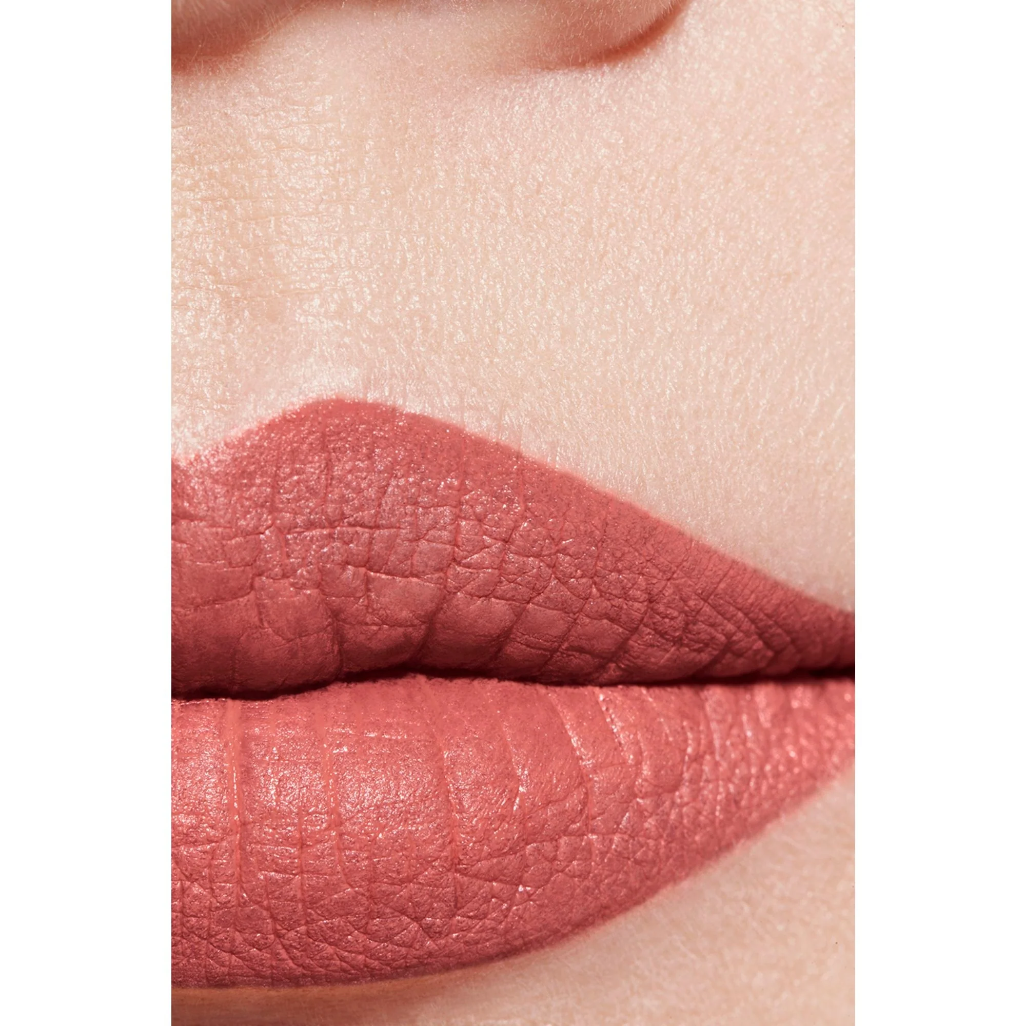 ROUGE ALLURE VELVET - IL ROSSETTO VELLUTATO LUMINOSO