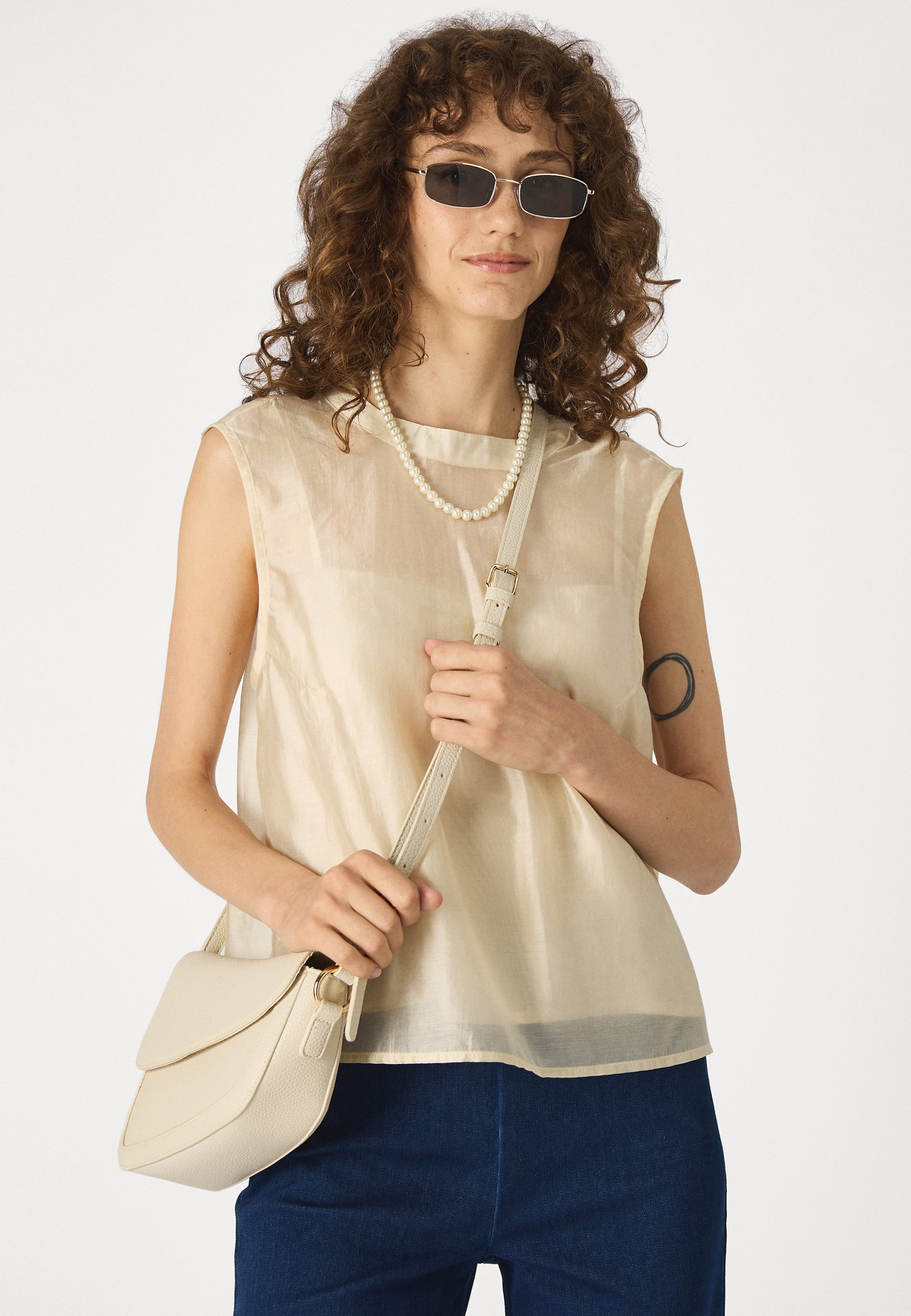ONLY ONLVINNIE FLARED FIT PULL UP - Uitlopende jeans - donkerblauwe denim