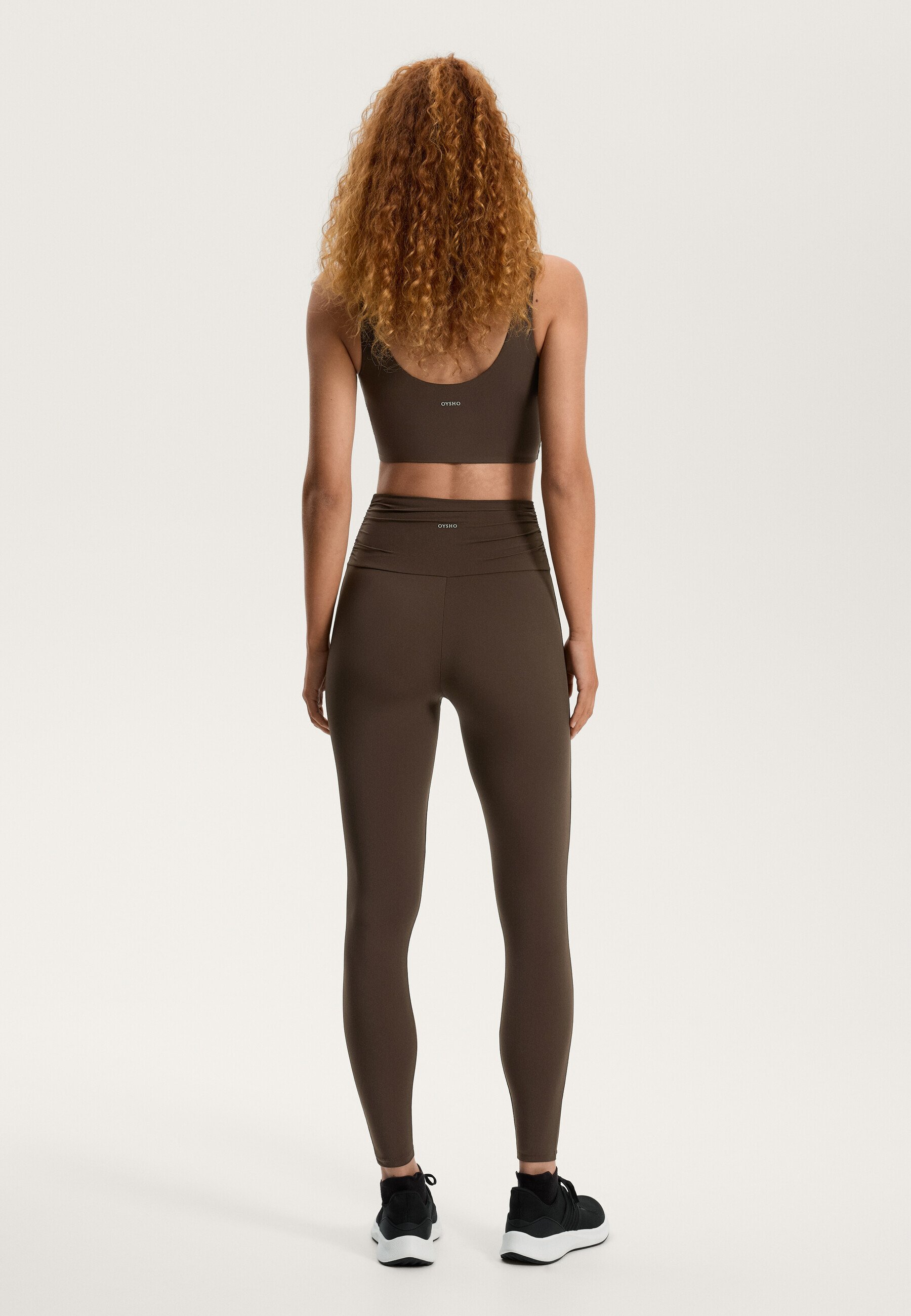 Leggings OYSHO LIGHT TOUCH com corte em V e modelagem drapeada até o tornozelo - marrom